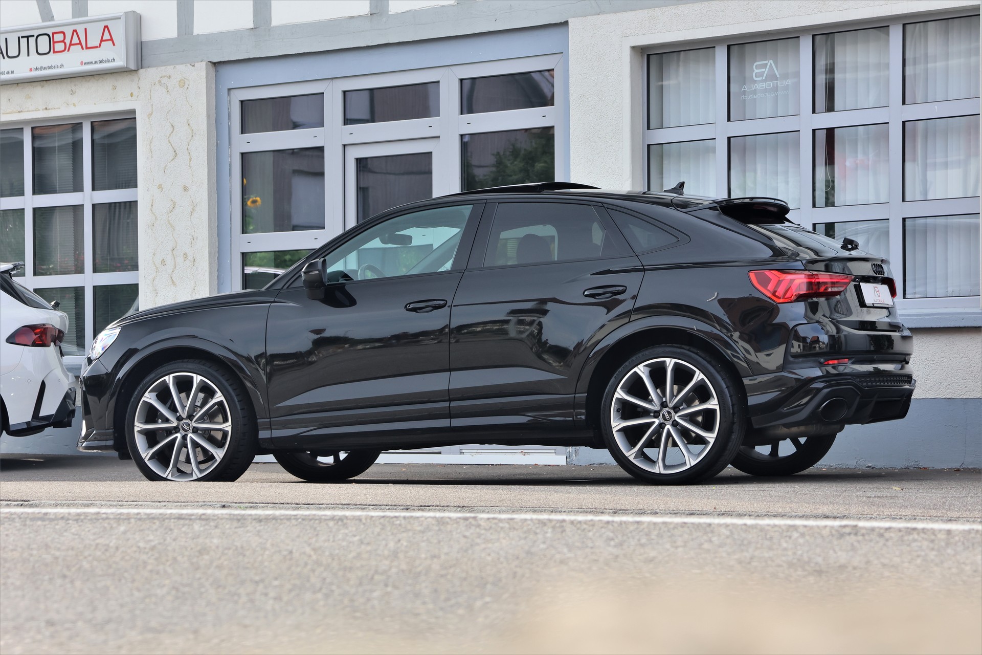 AUDI RS Q3 Sportback quattro S tronic *BlackEdition*-showroom-element-3