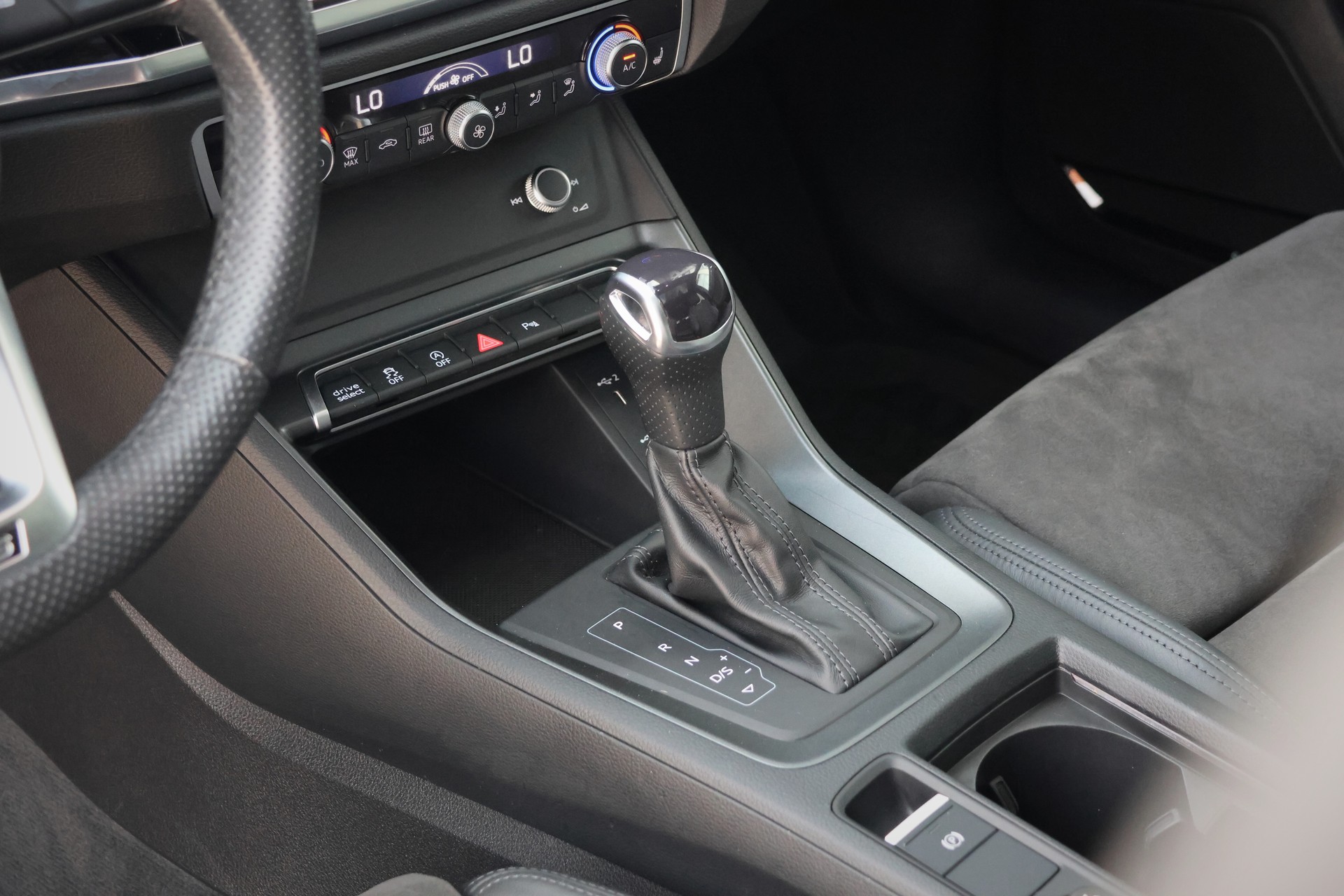 AUDI RS Q3 Sportback quattro S tronic *BlackEdition*-image-10