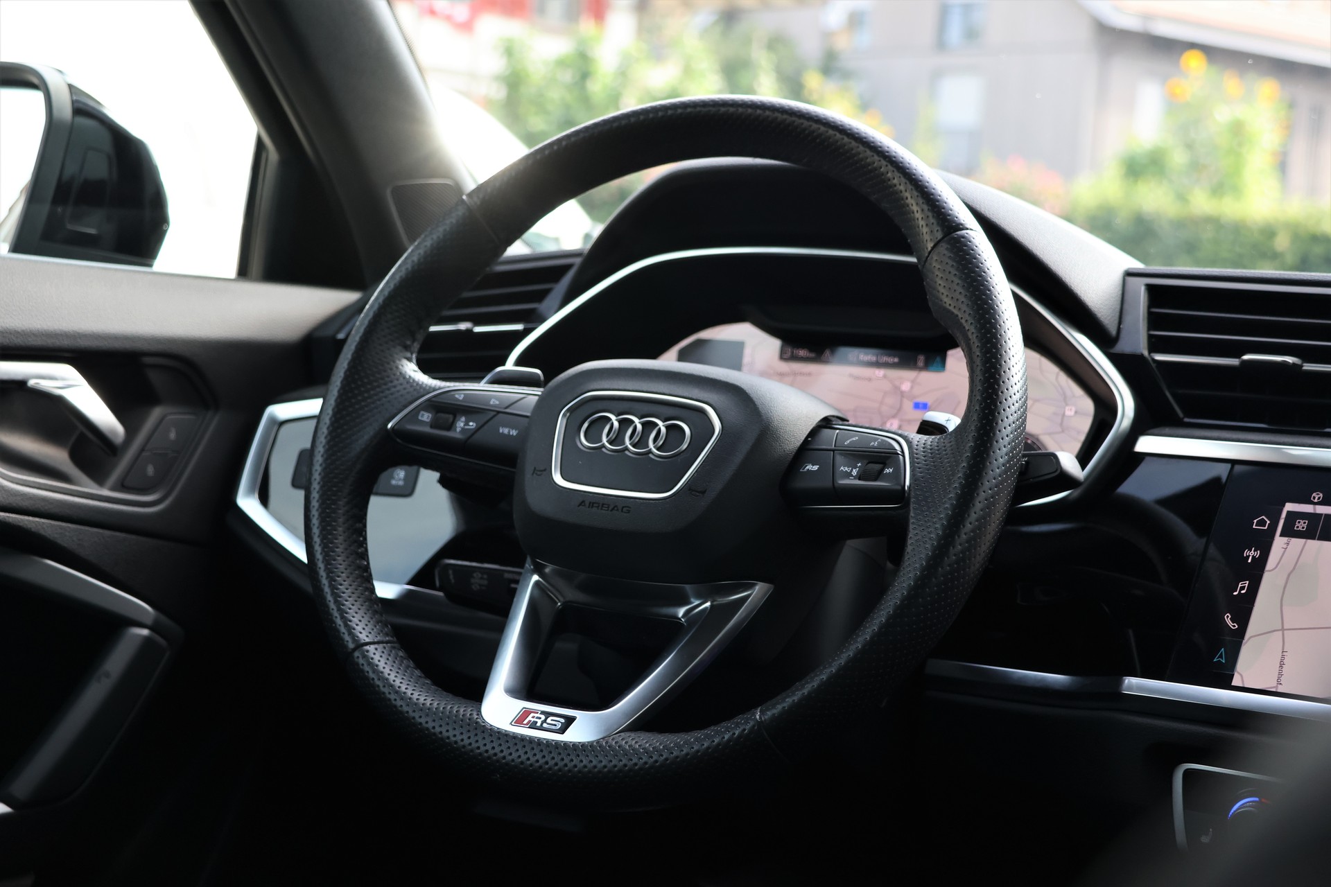 AUDI RS Q3 Sportback quattro S tronic *BlackEdition*-image-13