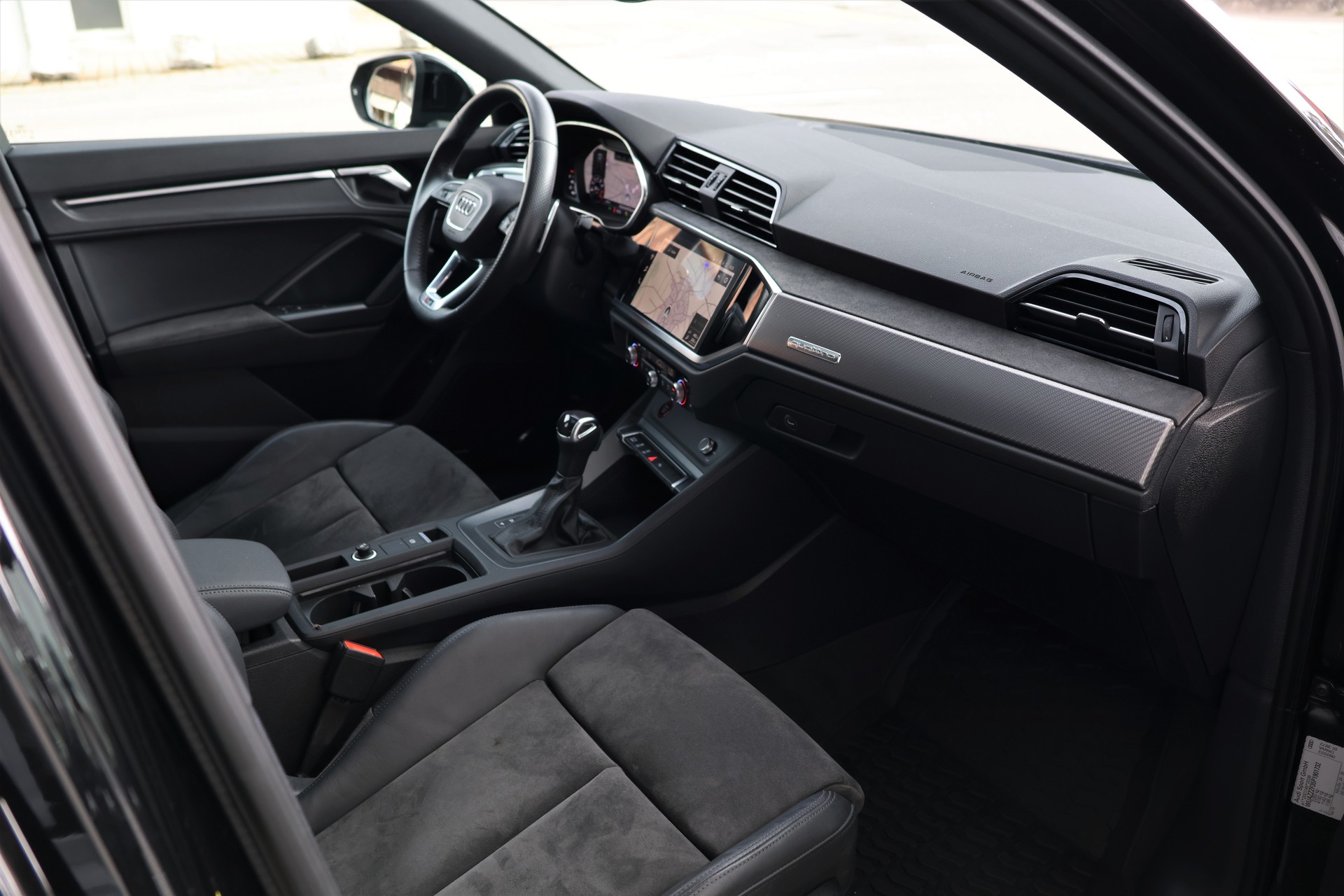 AUDI RS Q3 Sportback quattro S tronic *BlackEdition*-image-19