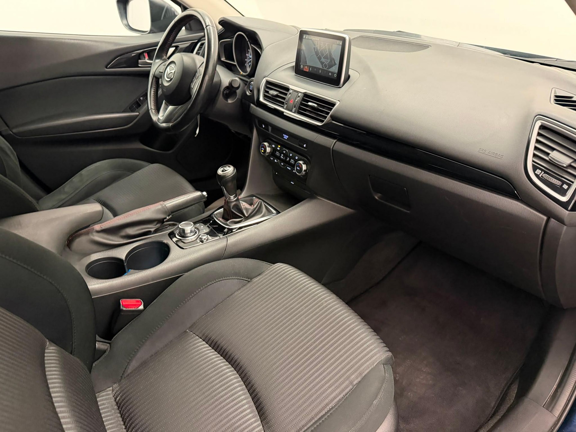 MAZDA 3 1.5 Ambition-image-8