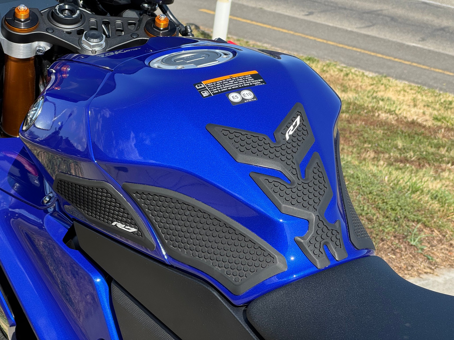 YAMAHA R7-image-8