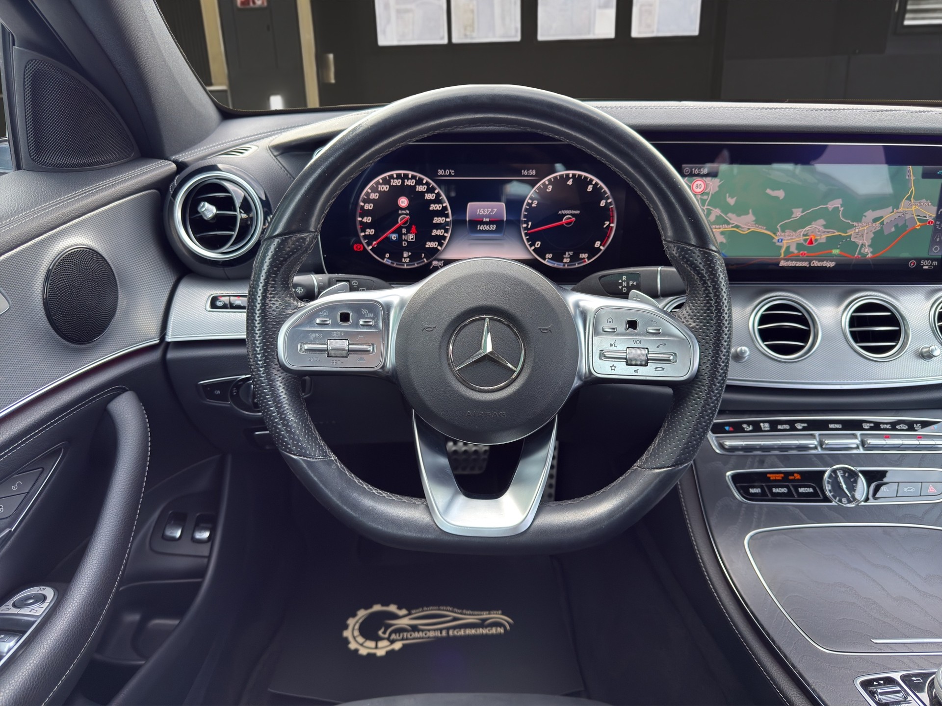 MERCEDES-BENZ E 200 AMG Line 4matic Kombi-image-11