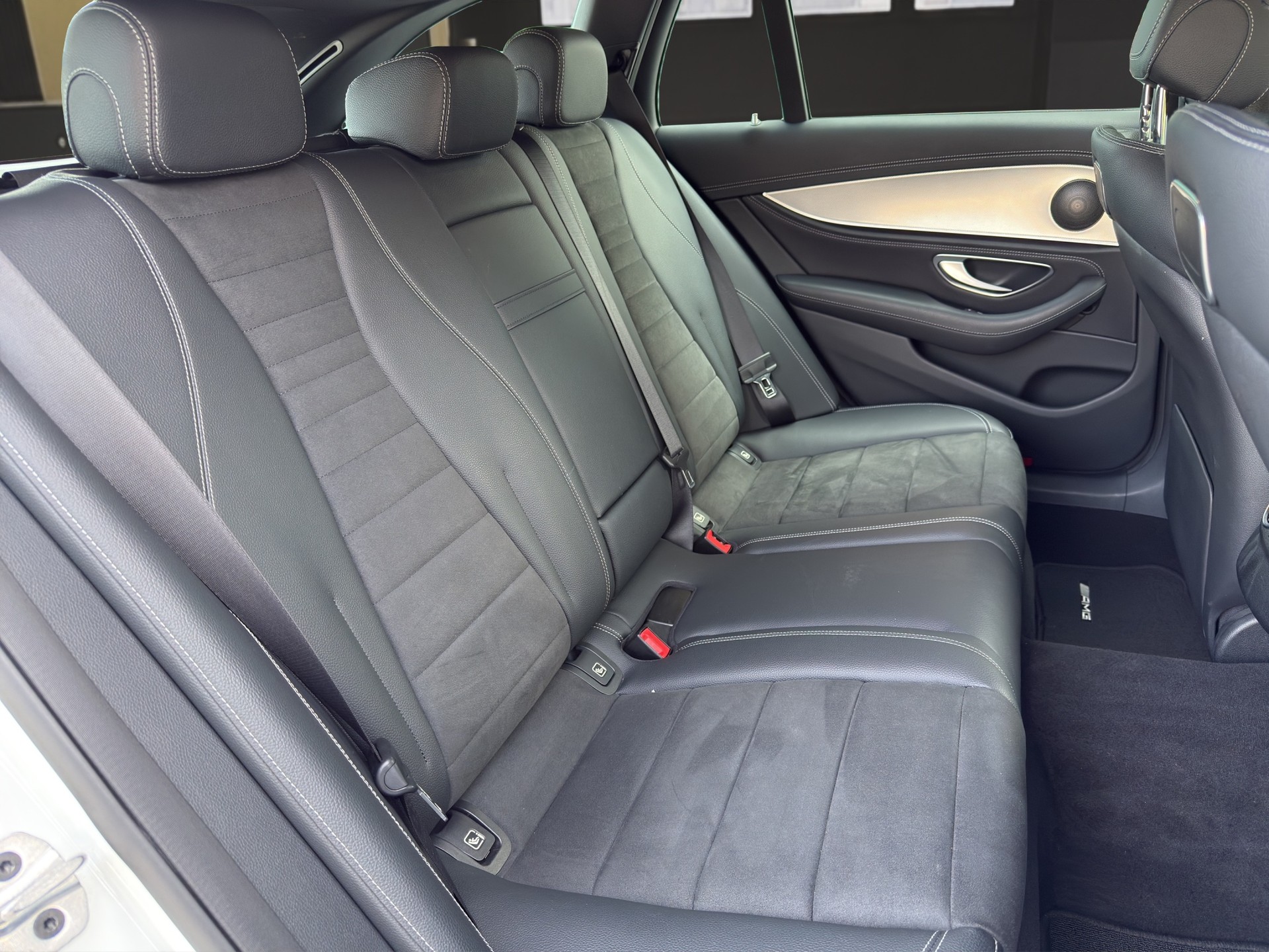 MERCEDES-BENZ E 200 AMG Line 4matic Kombi-image-12