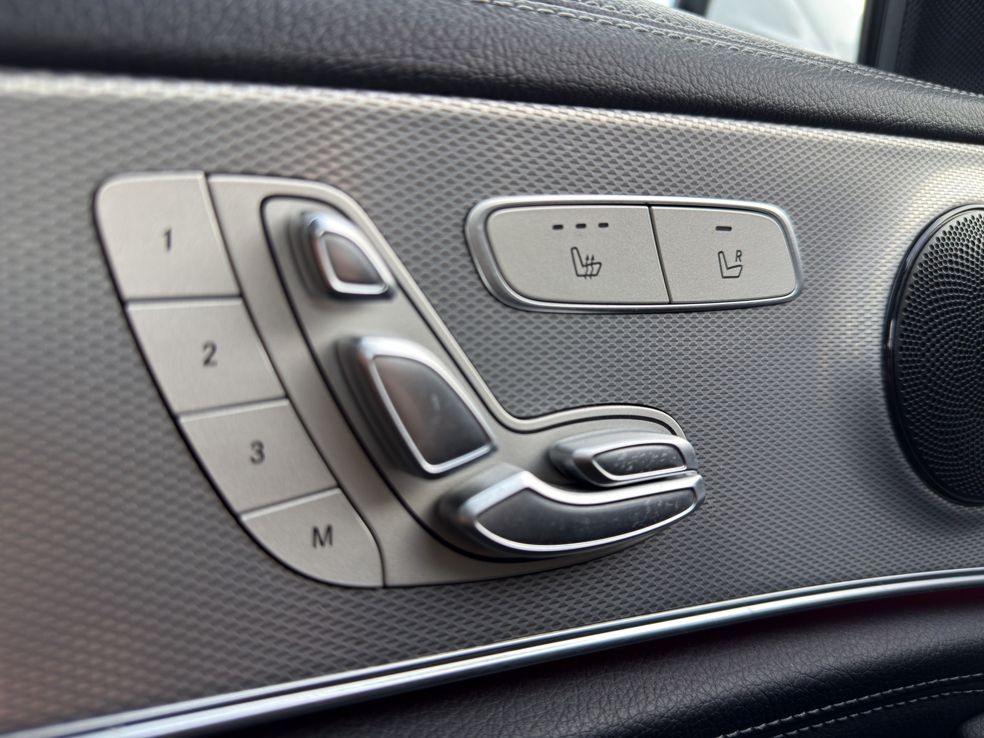 MERCEDES-BENZ E 200 AMG Line 4matic Kombi-image-16
