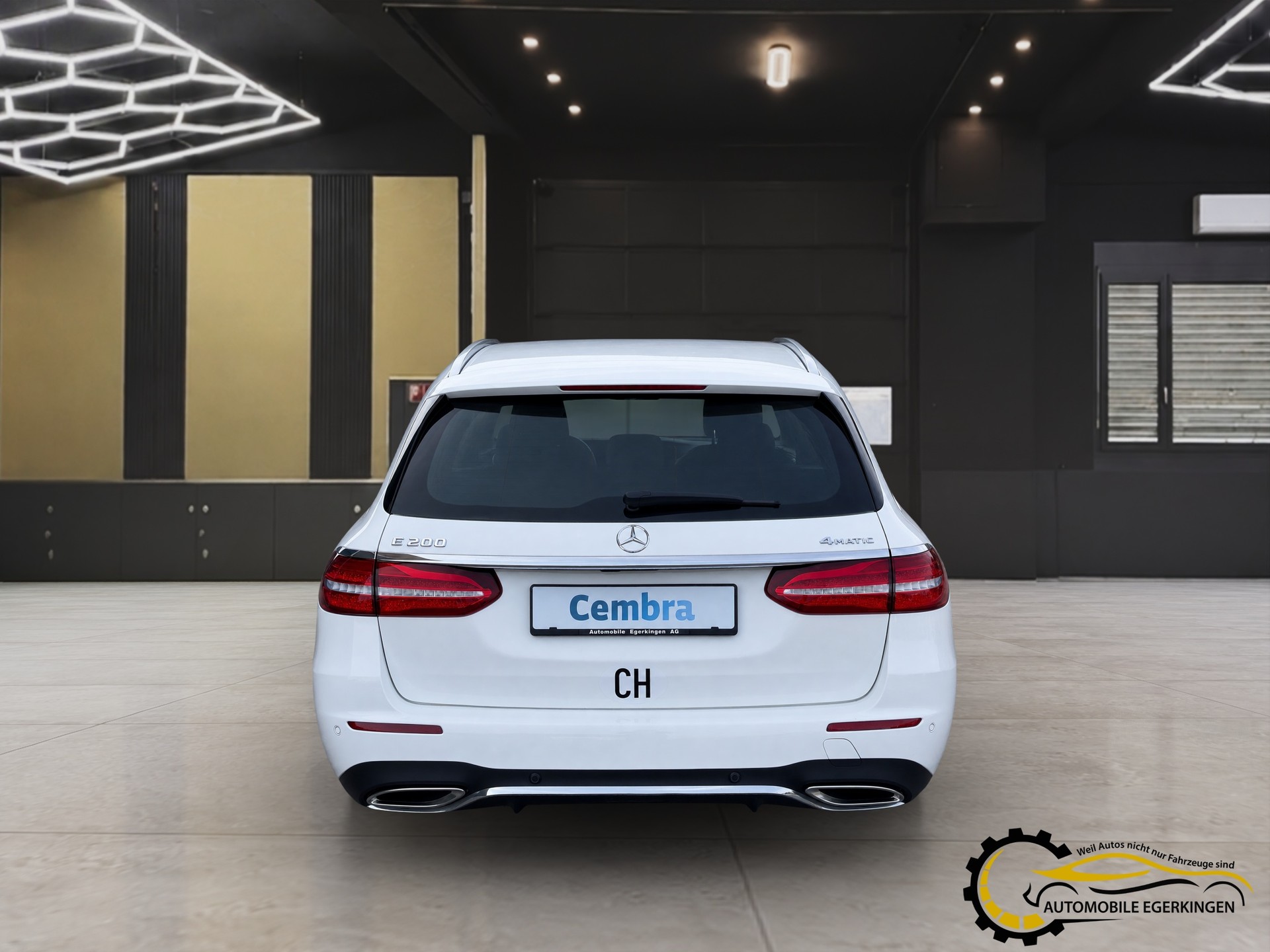 MERCEDES-BENZ E 200 AMG Line 4matic Kombi-image-5