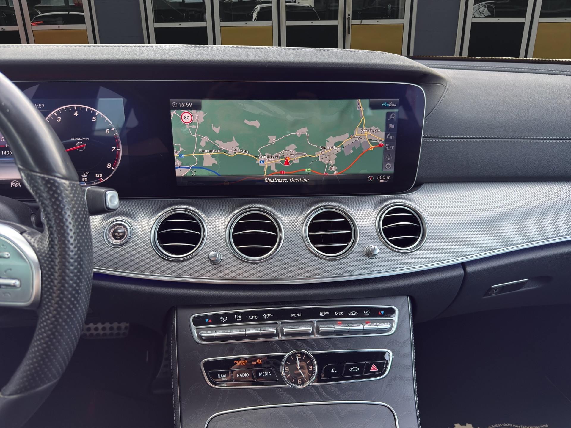 MERCEDES-BENZ E 200 AMG Line 4matic Kombi-image-14