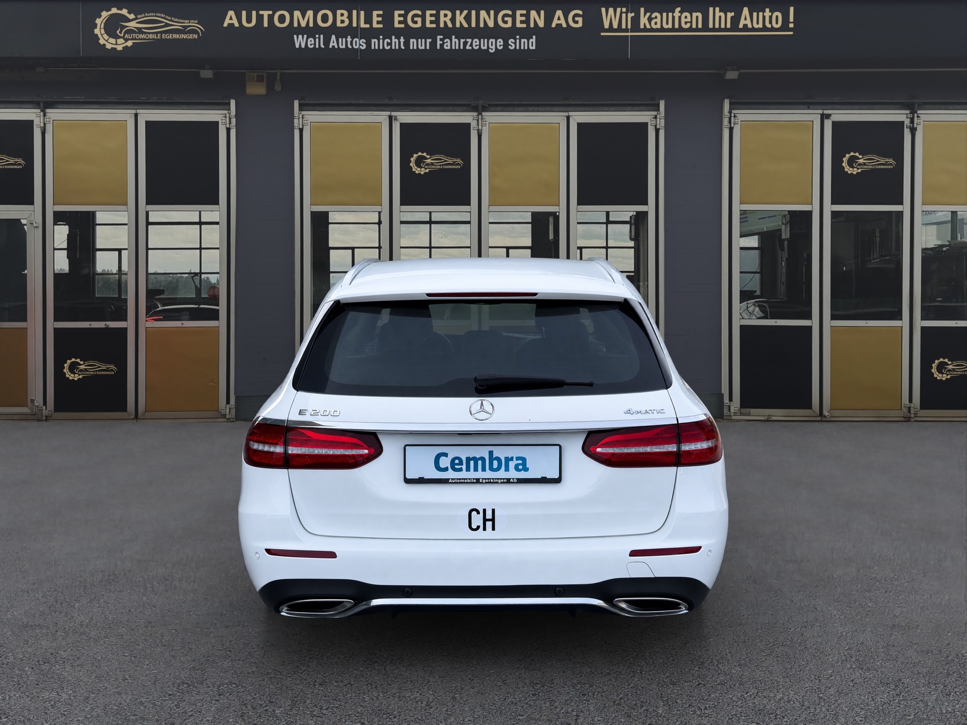 MERCEDES-BENZ E 200 AMG Line 4matic Kombi-image-5