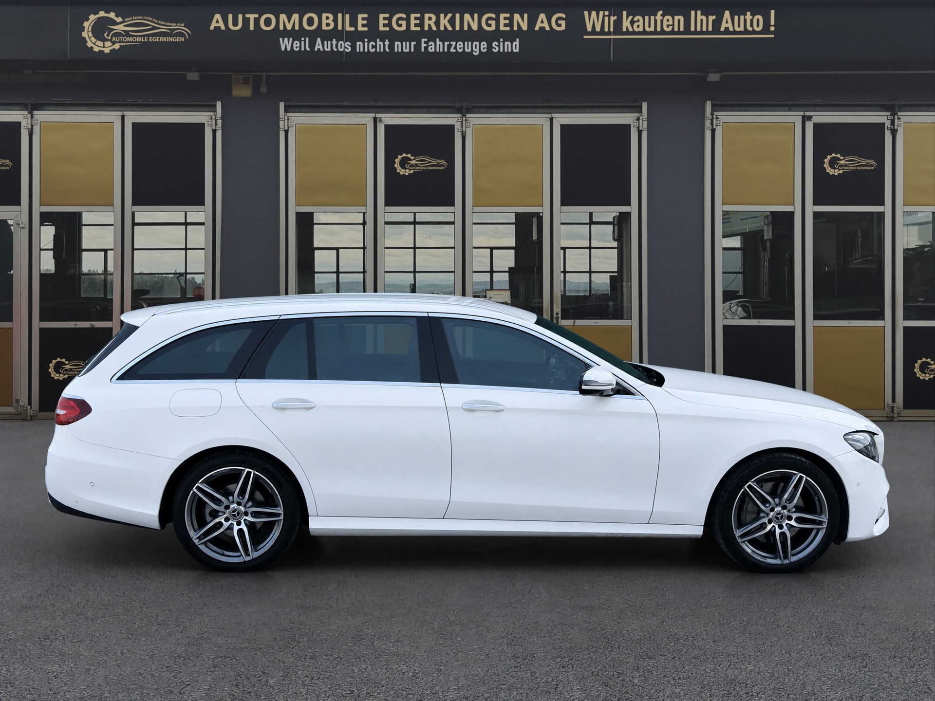 MERCEDES-BENZ E 200 AMG Line 4matic Kombi-image-3