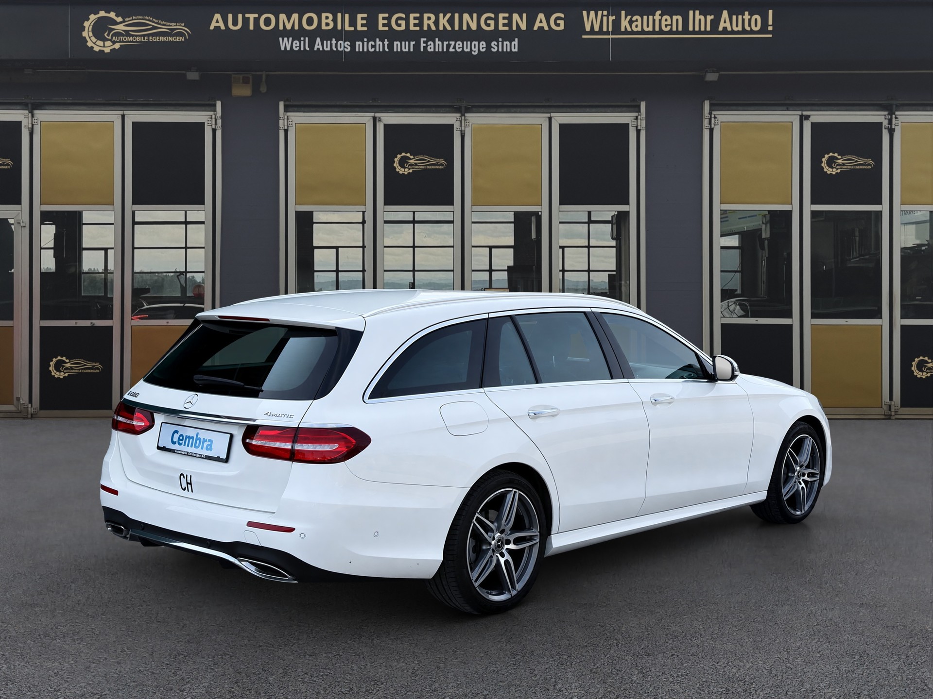 MERCEDES-BENZ E 200 AMG Line 4matic Kombi-image-4