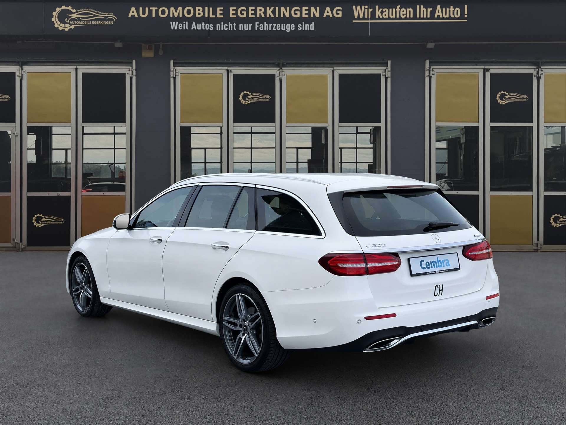 MERCEDES-BENZ E 200 AMG Line 4matic Kombi-image-6