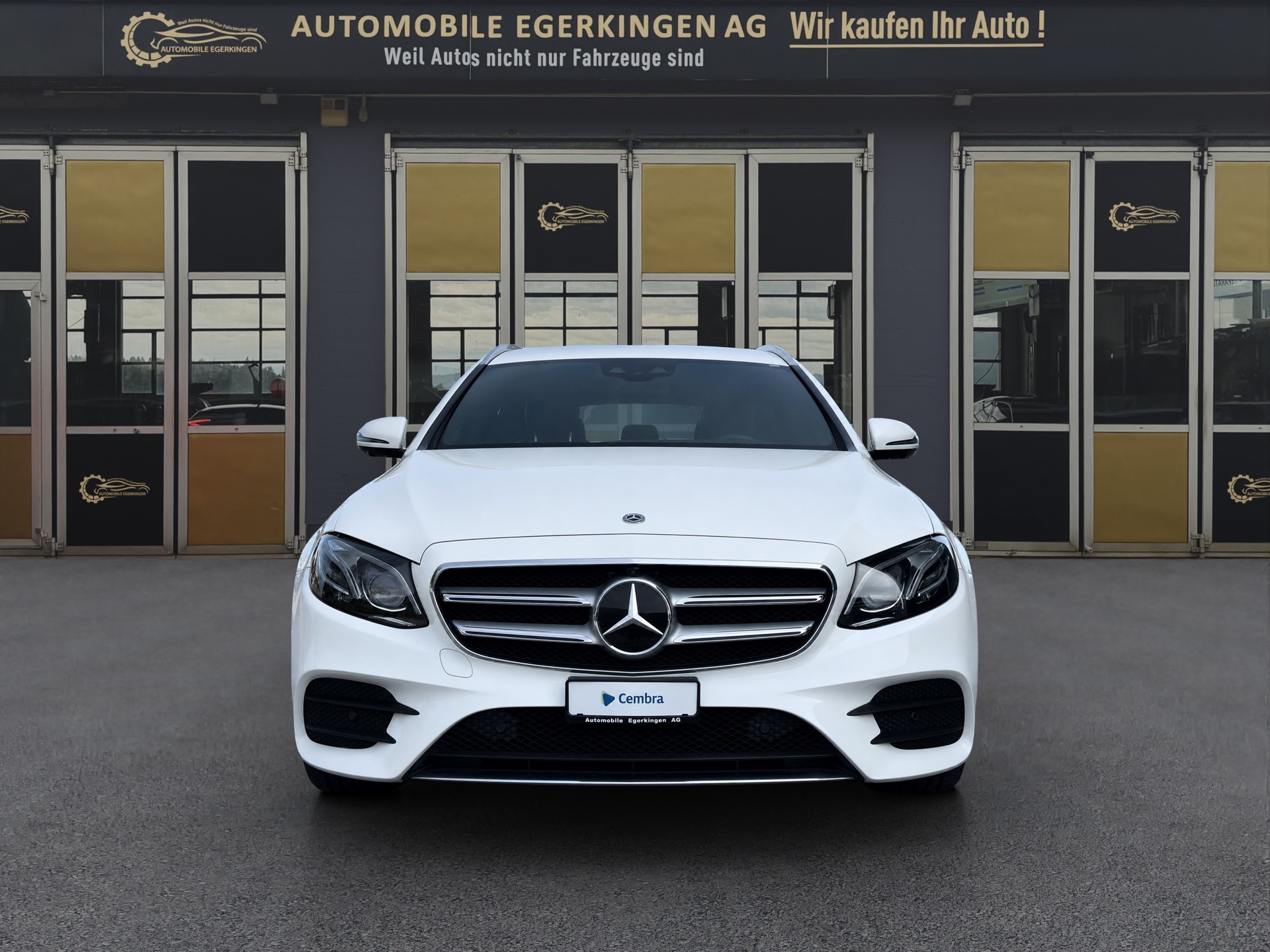 MERCEDES-BENZ E 200 AMG Line 4matic Kombi-image-1