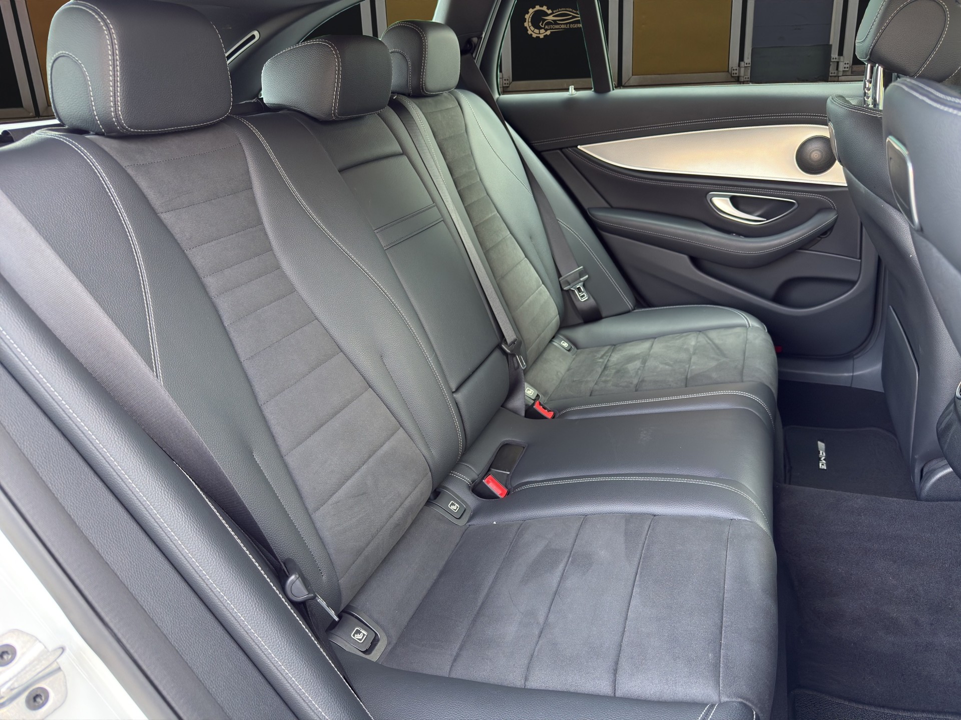 MERCEDES-BENZ E 200 AMG Line 4matic Kombi-image-12