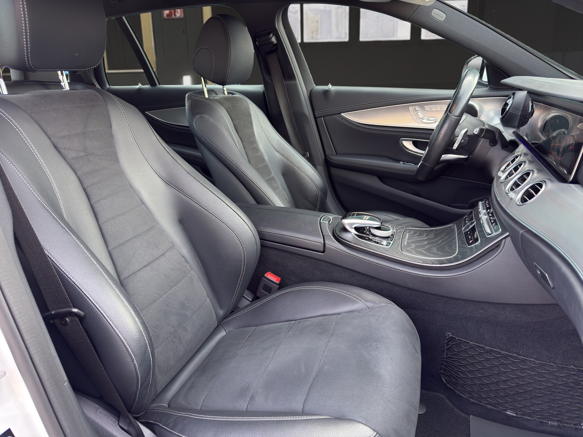 MERCEDES-BENZ E 200 AMG Line 4matic Kombi-image-9