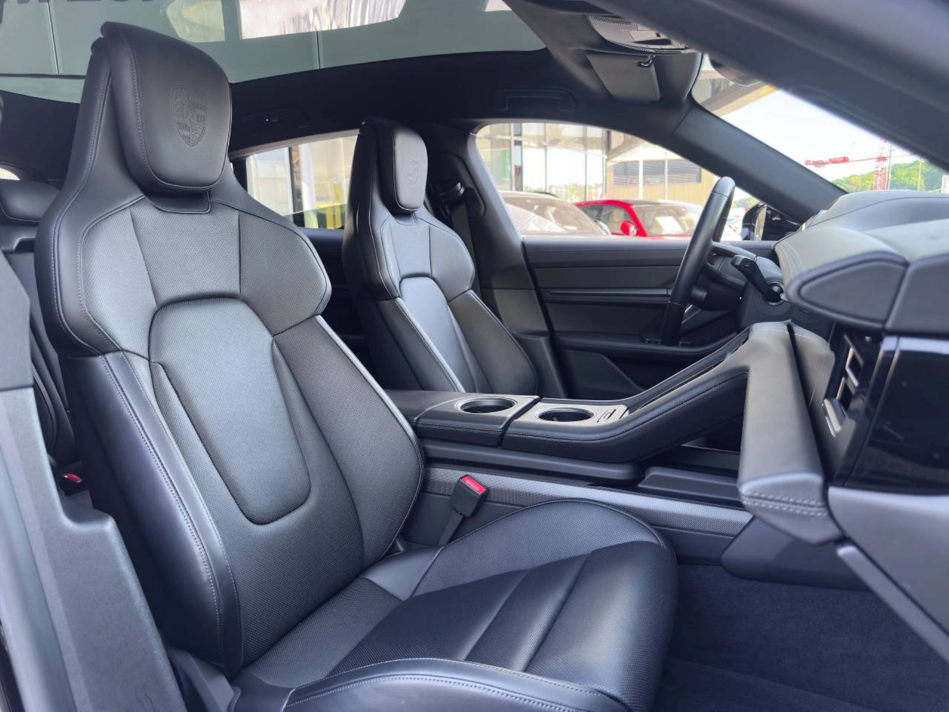 PORSCHE Taycan 4 Cross Turismo-image-19