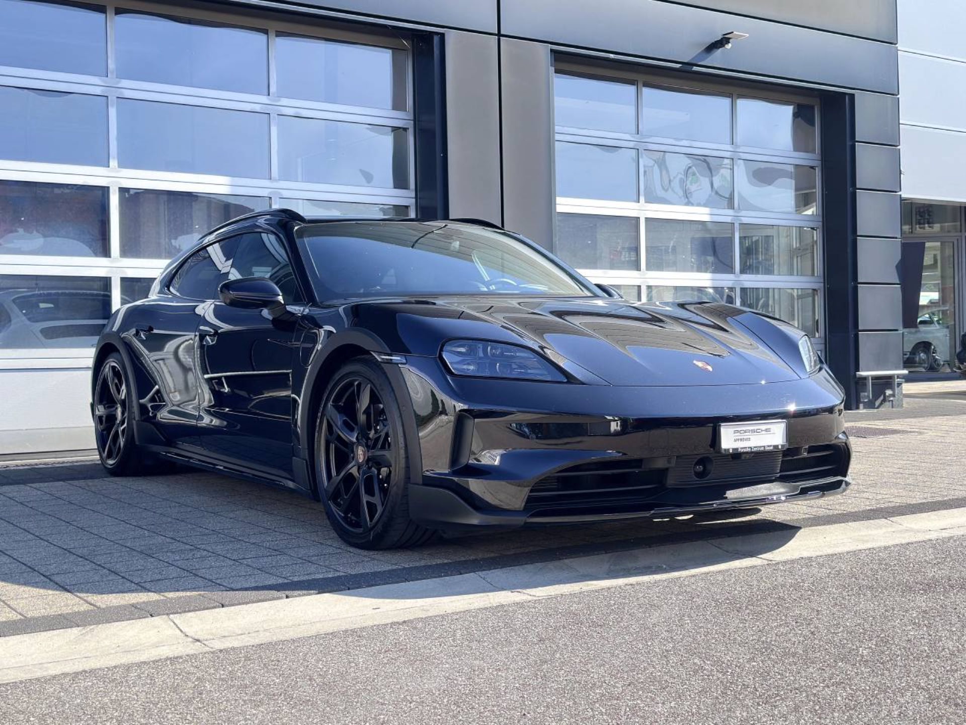 PORSCHE Taycan 4 Cross Turismo-image-9