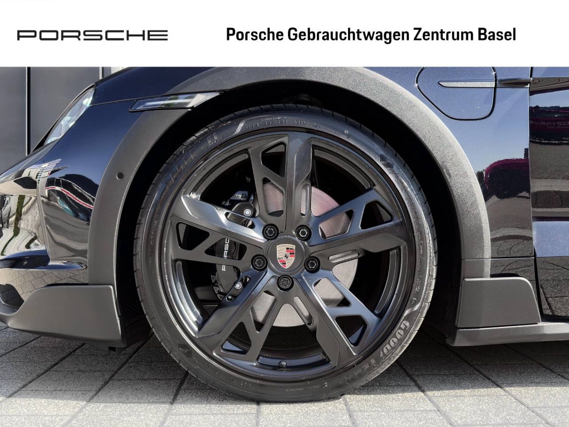 PORSCHE Taycan 4 Cross Turismo-image-5