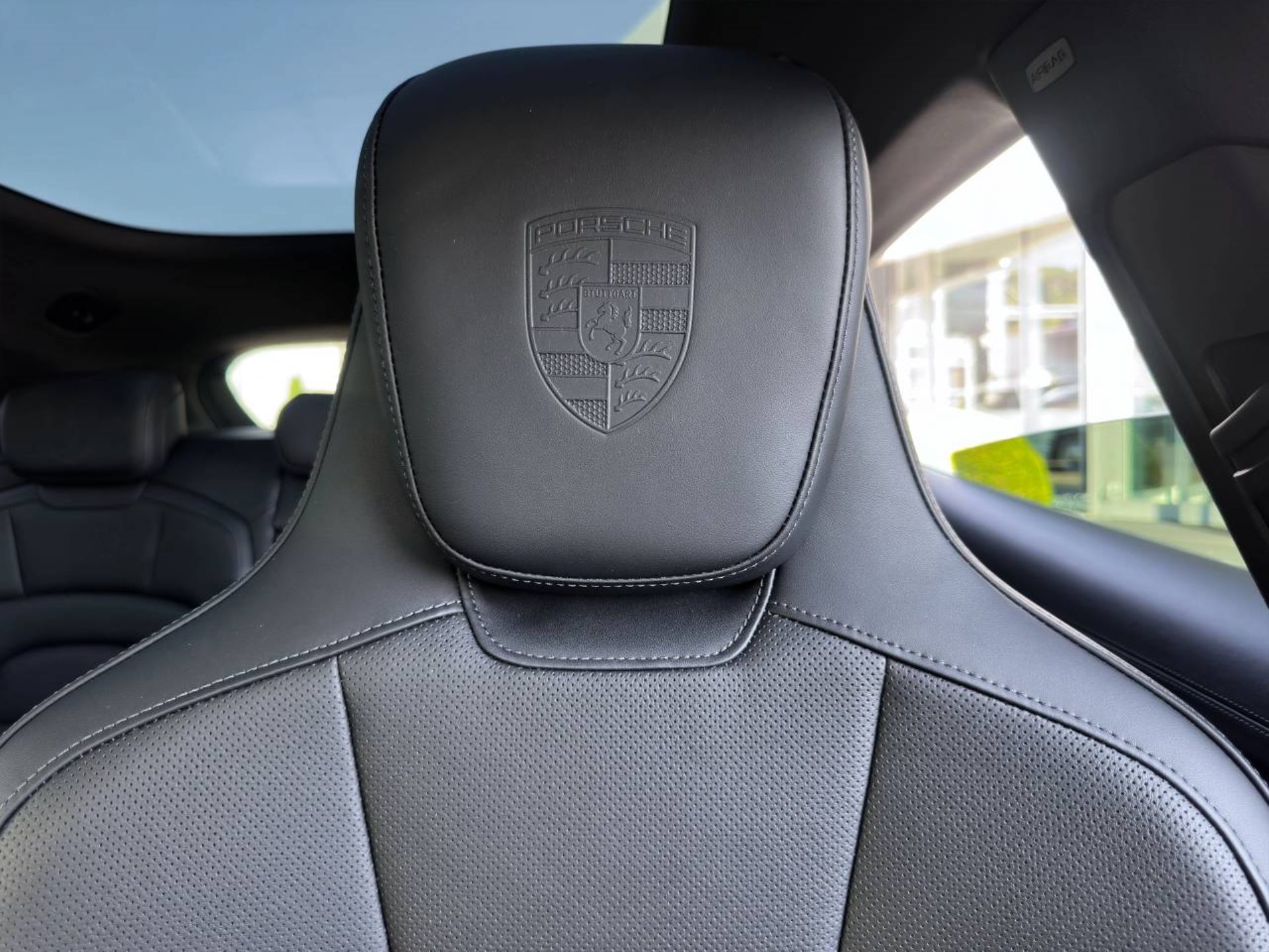 PORSCHE Taycan 4 Cross Turismo-image-24