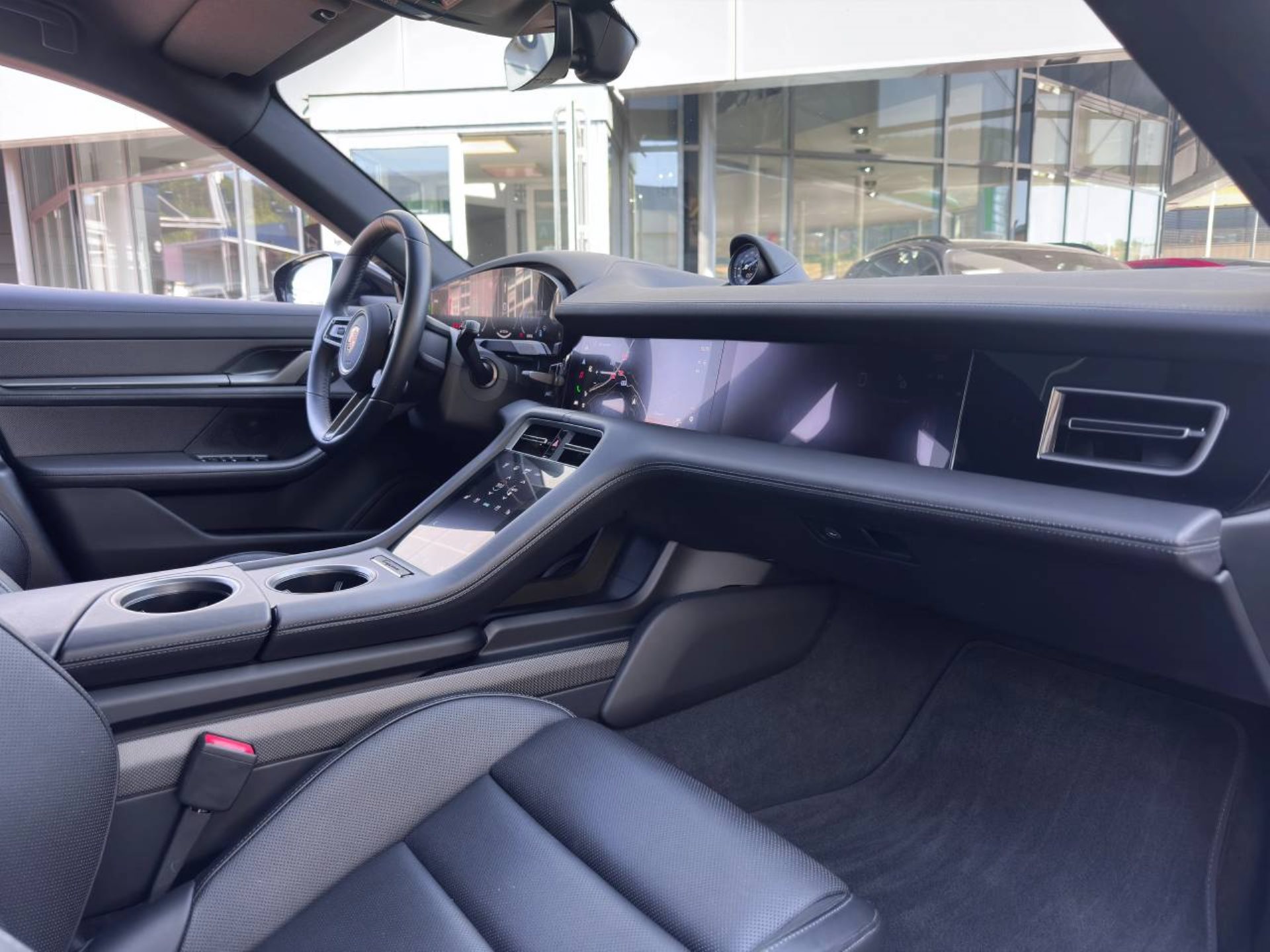 PORSCHE Taycan 4 Cross Turismo-image-18