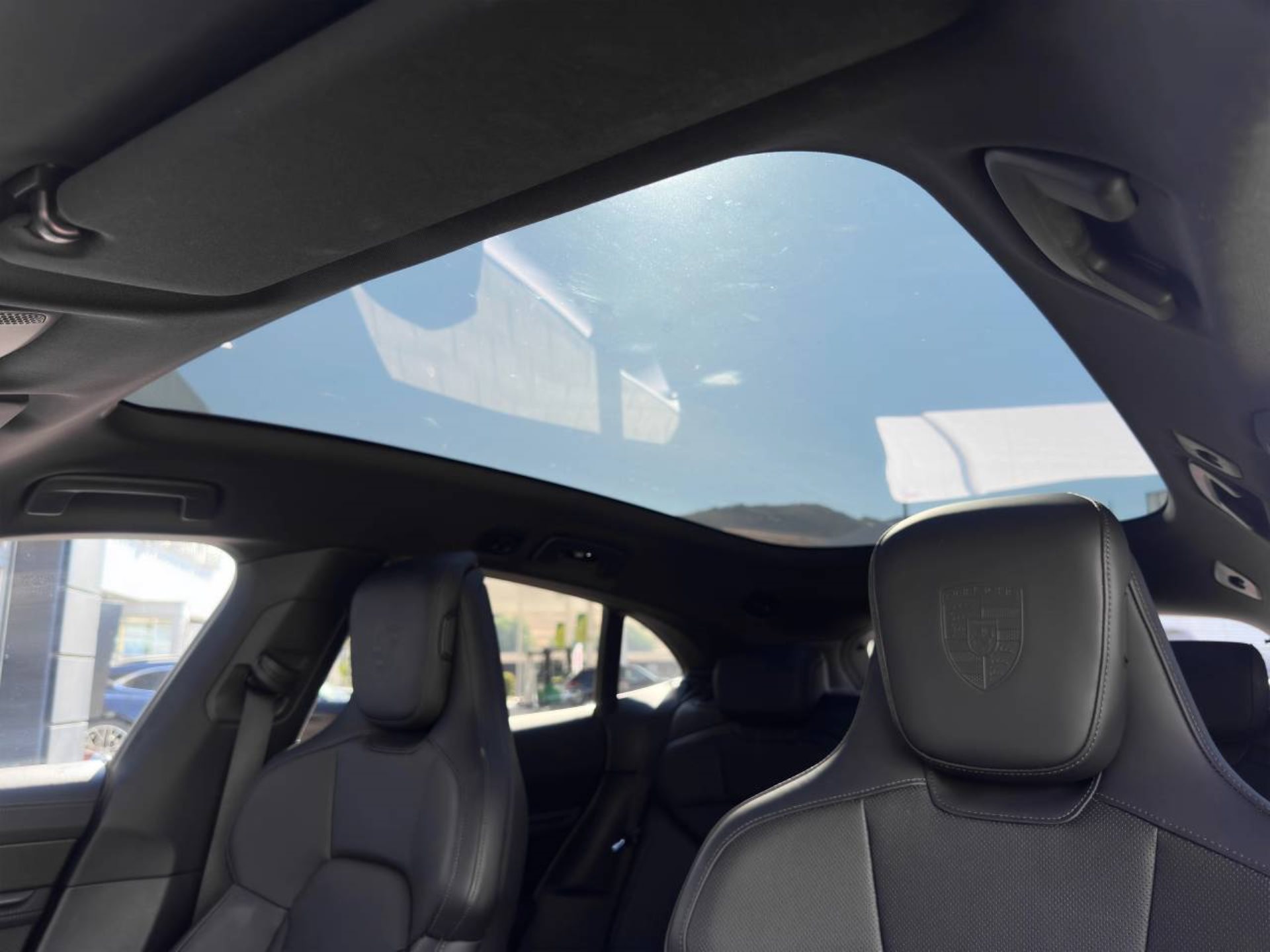 PORSCHE Taycan 4 Cross Turismo-image-4