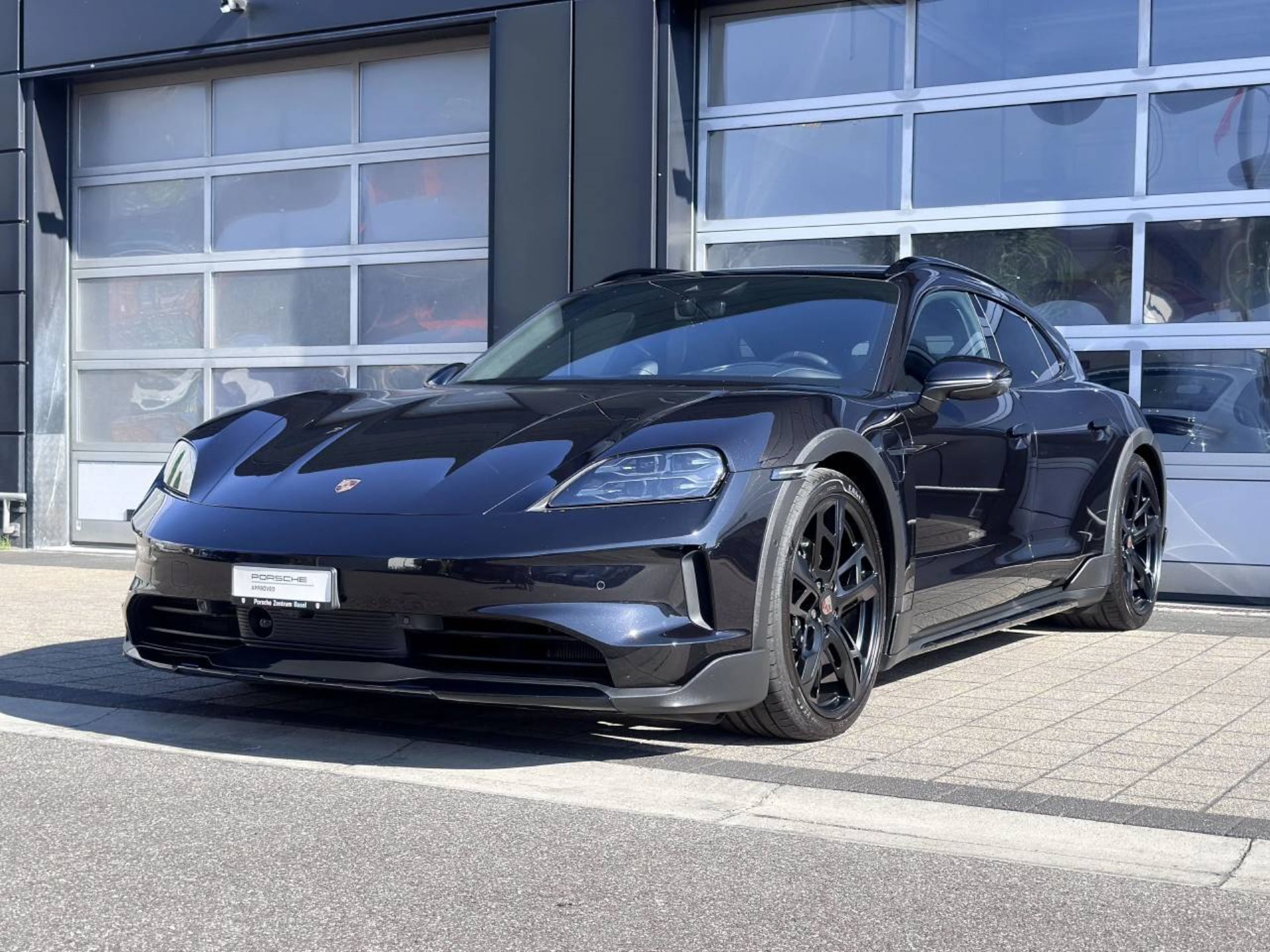 PORSCHE Taycan 4 Cross Turismo-image-8