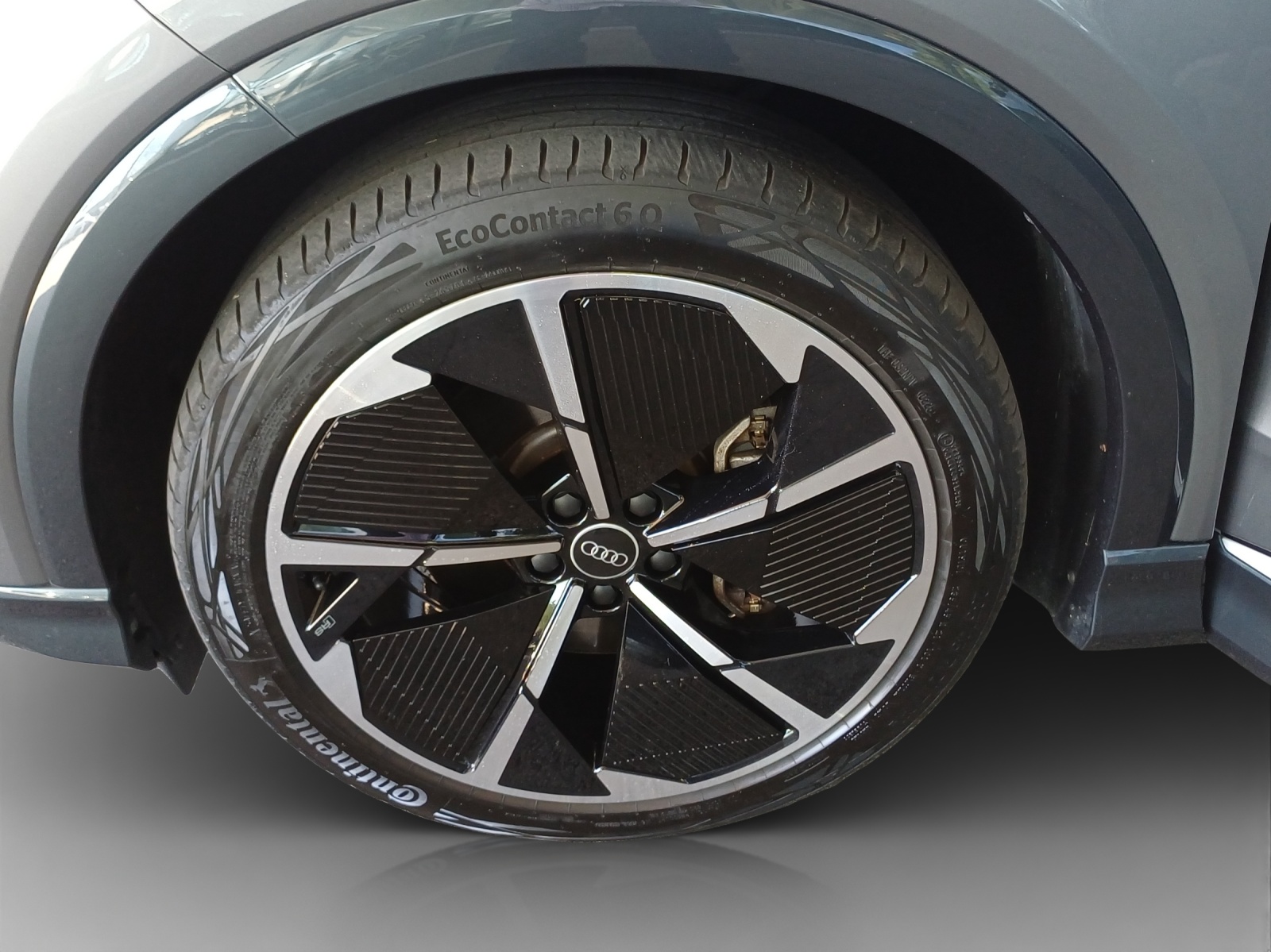 AUDI Q4 e-tron 50 quattro-image-14