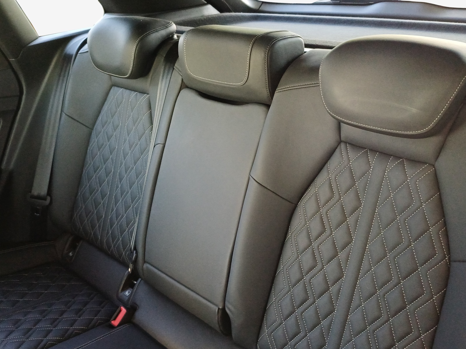 AUDI Q4 e-tron 50 quattro-image-12