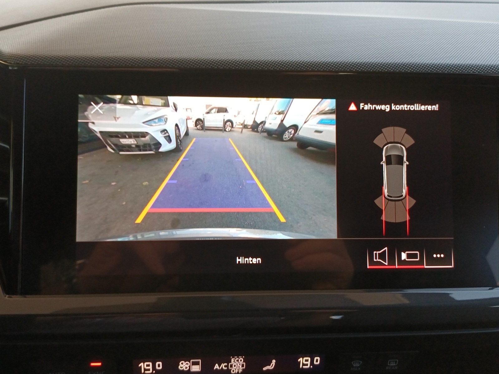 AUDI Q4 e-tron 50 quattro-image-16