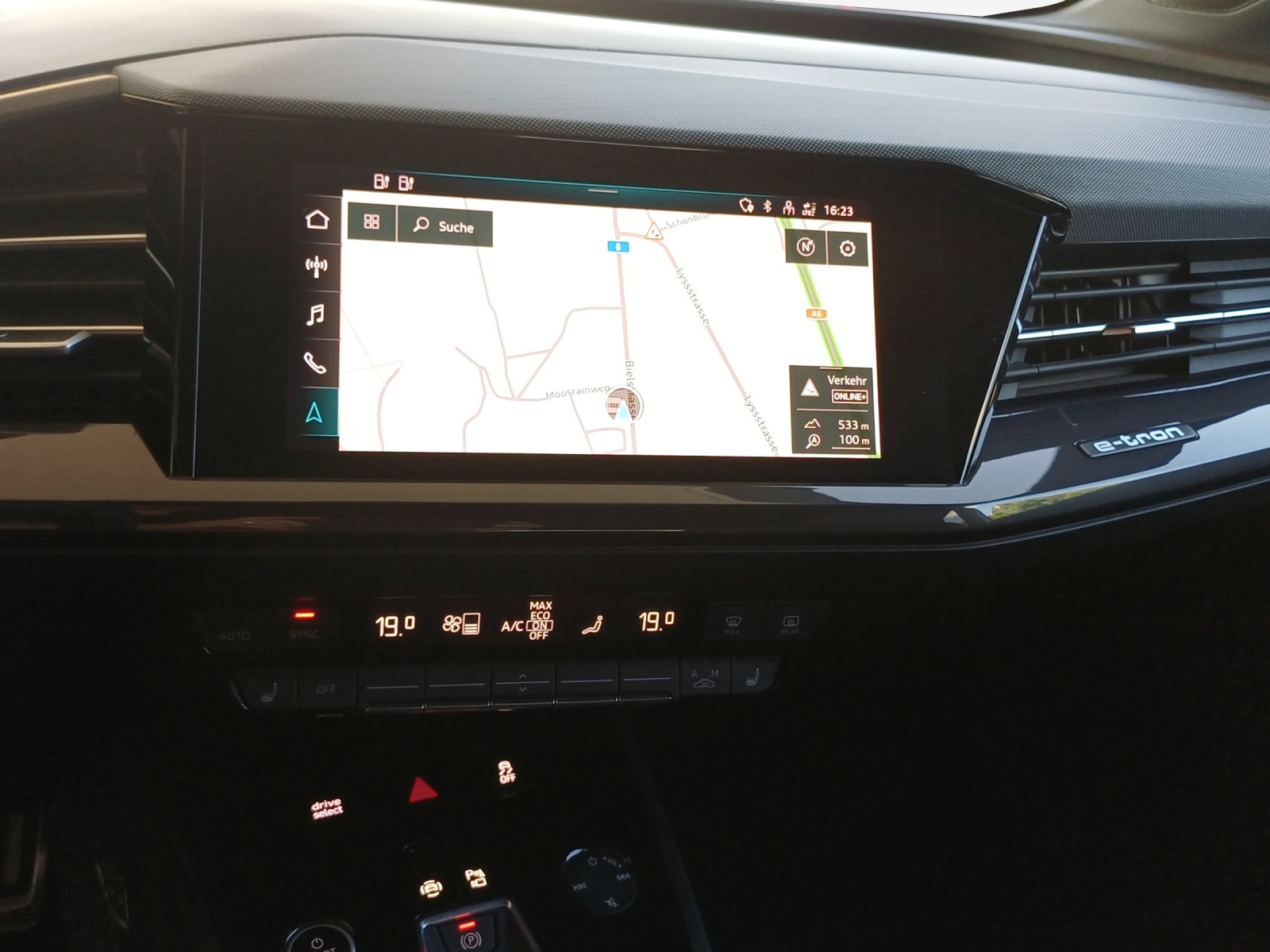 AUDI Q4 e-tron 50 quattro-image-11