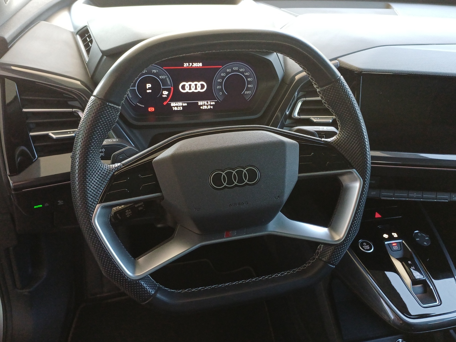 AUDI Q4 e-tron 50 quattro-image-10