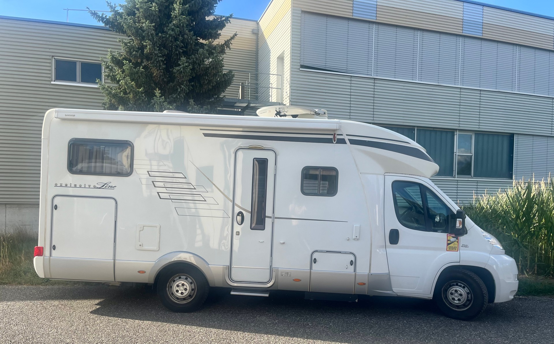 HYMER T 614 Exklusive Line mit Hubbett-image-0