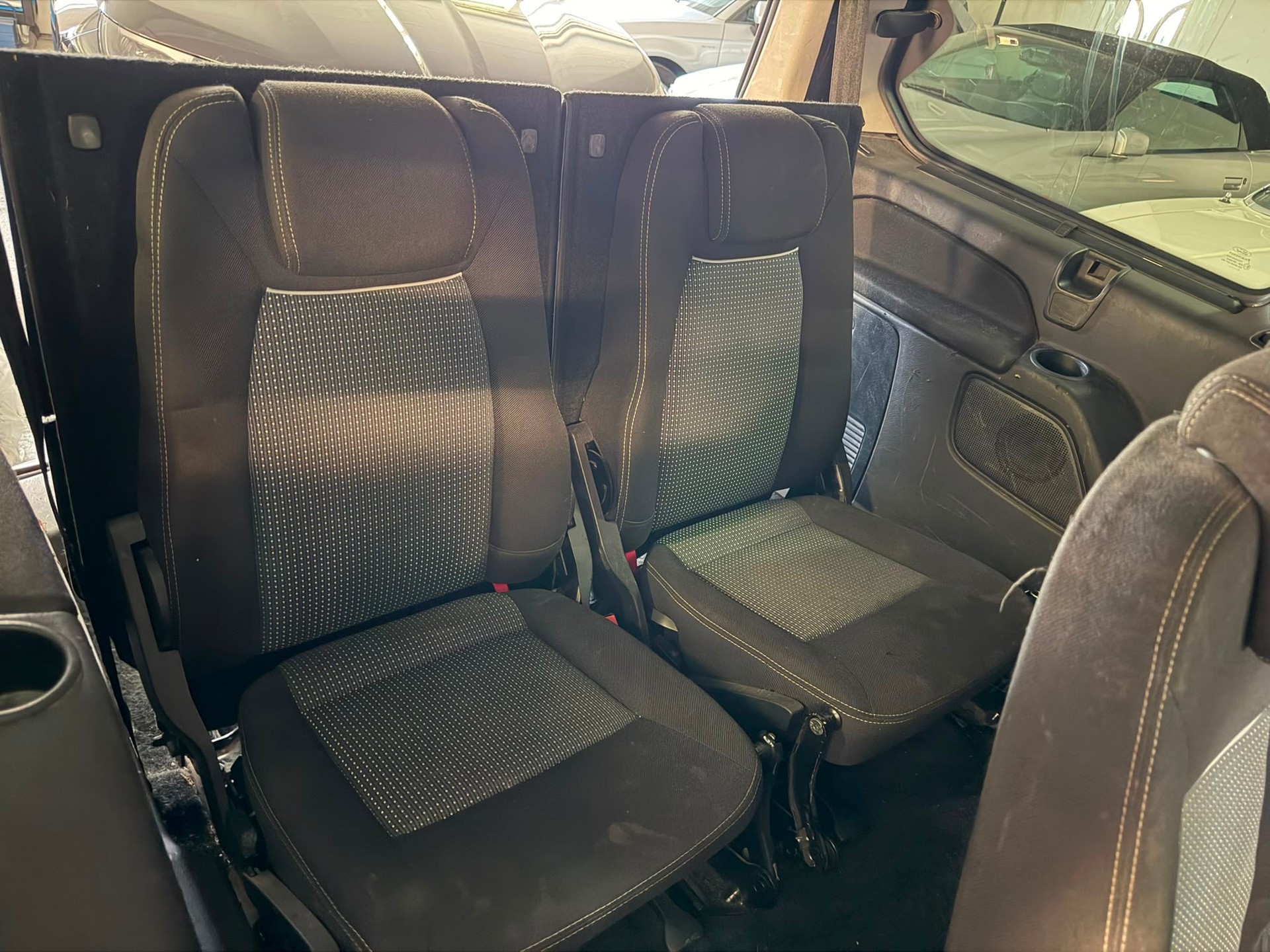 FORD Galaxy 1.6 SCTi KNIE-Edition *7-PLÄTZE*-image-14