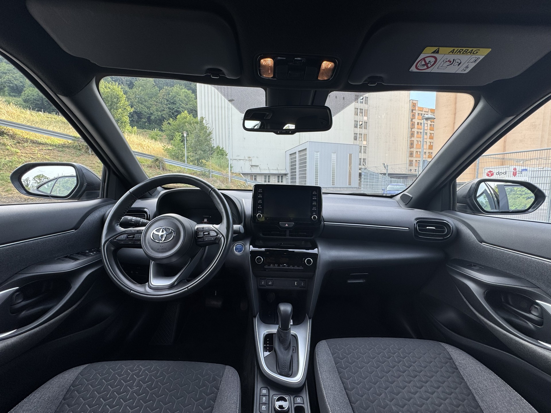TOYOTA Yaris Cross 1.5 VVT-i HSD Trend AWD-i-image-6