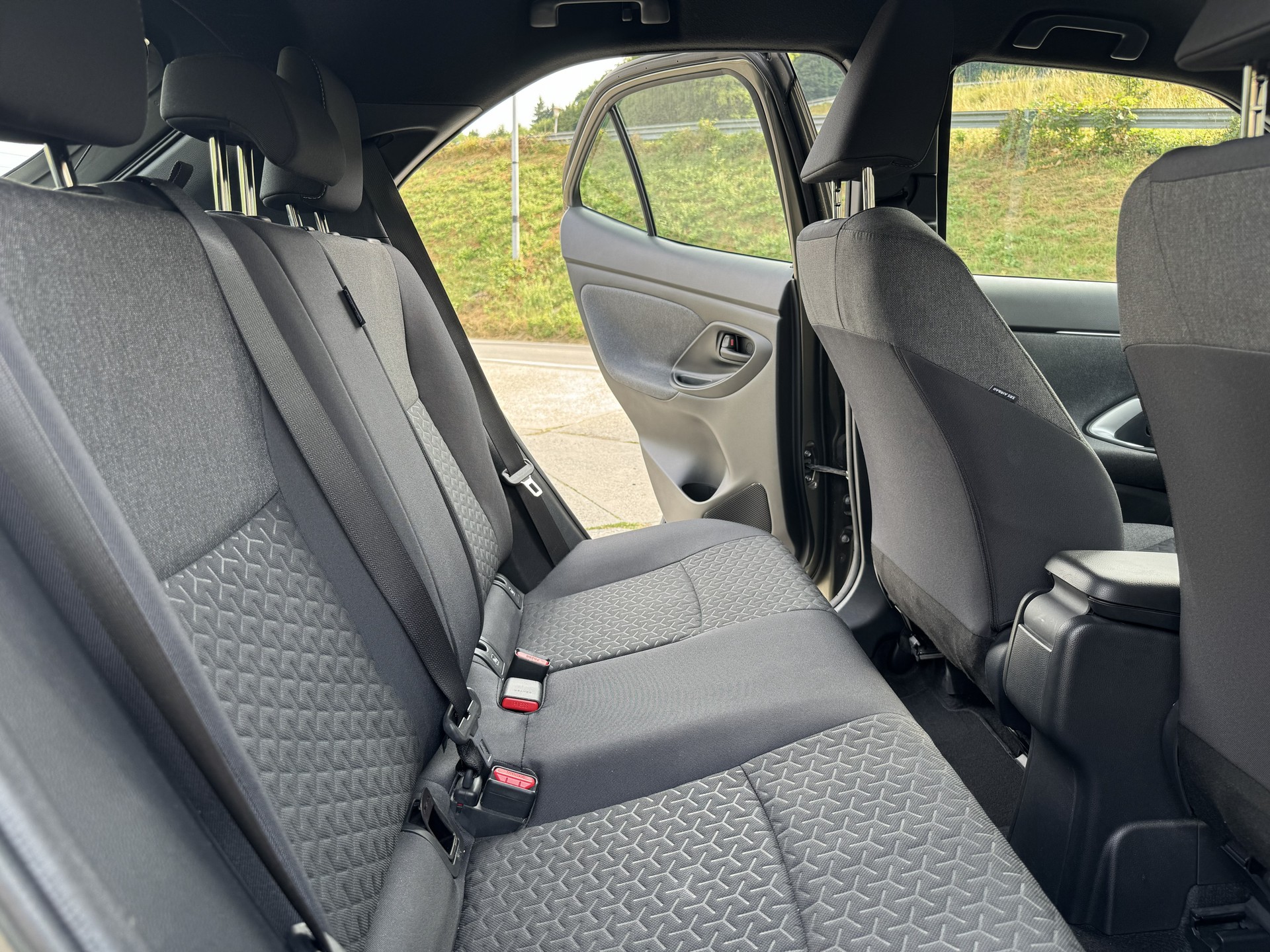TOYOTA Yaris Cross 1.5 VVT-i HSD Trend AWD-i-image-9