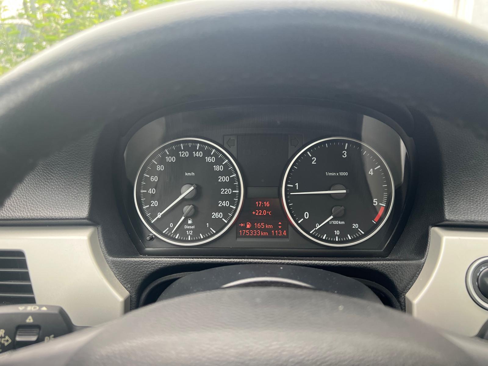 BMW 320d Touring Dynamic Edition-image-11