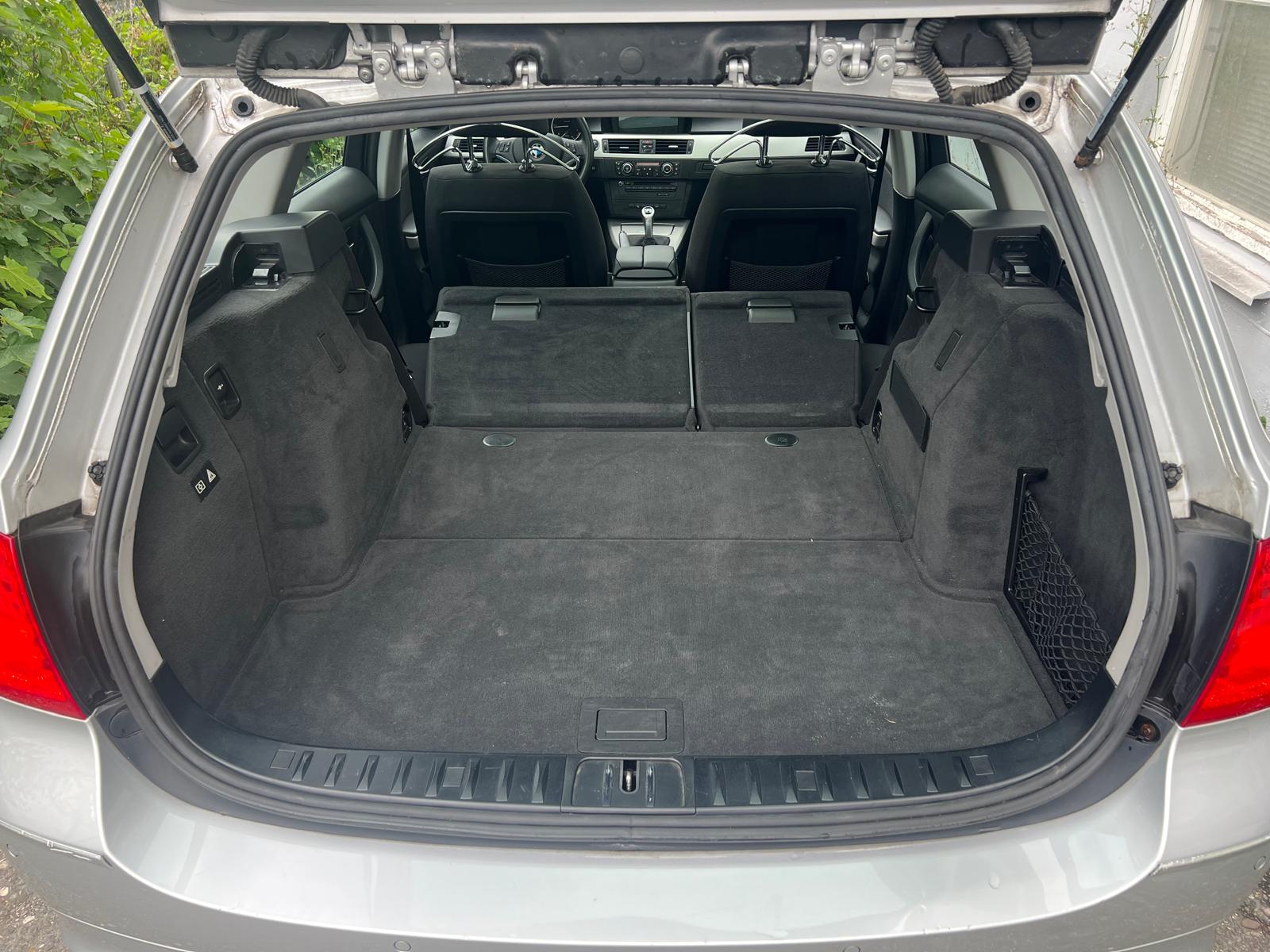 BMW 320d Touring Dynamic Edition-image-5