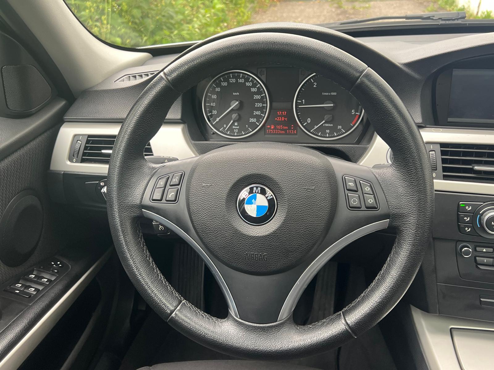 BMW 320d Touring Dynamic Edition-image-10
