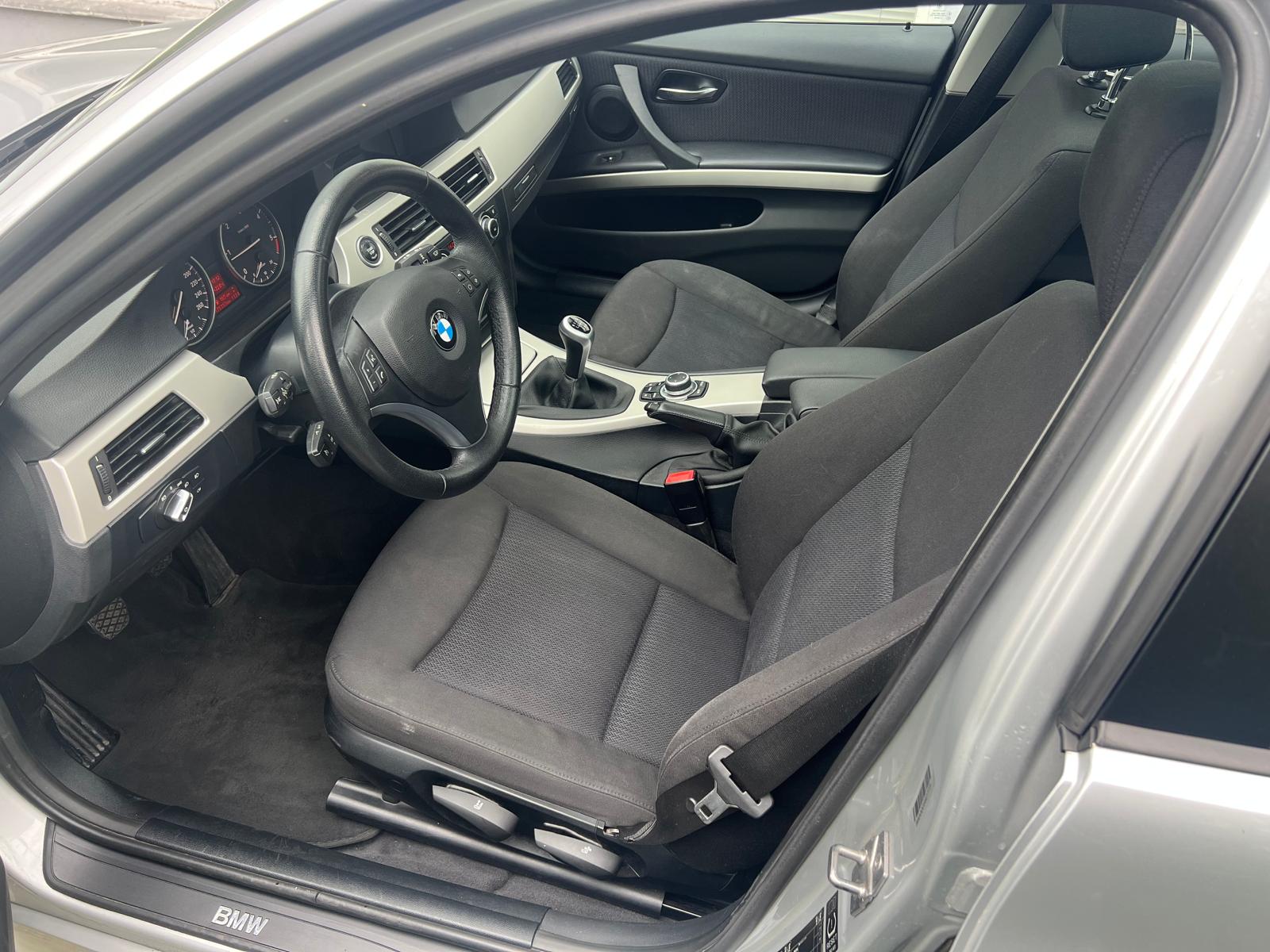 BMW 320d Touring Dynamic Edition-image-6