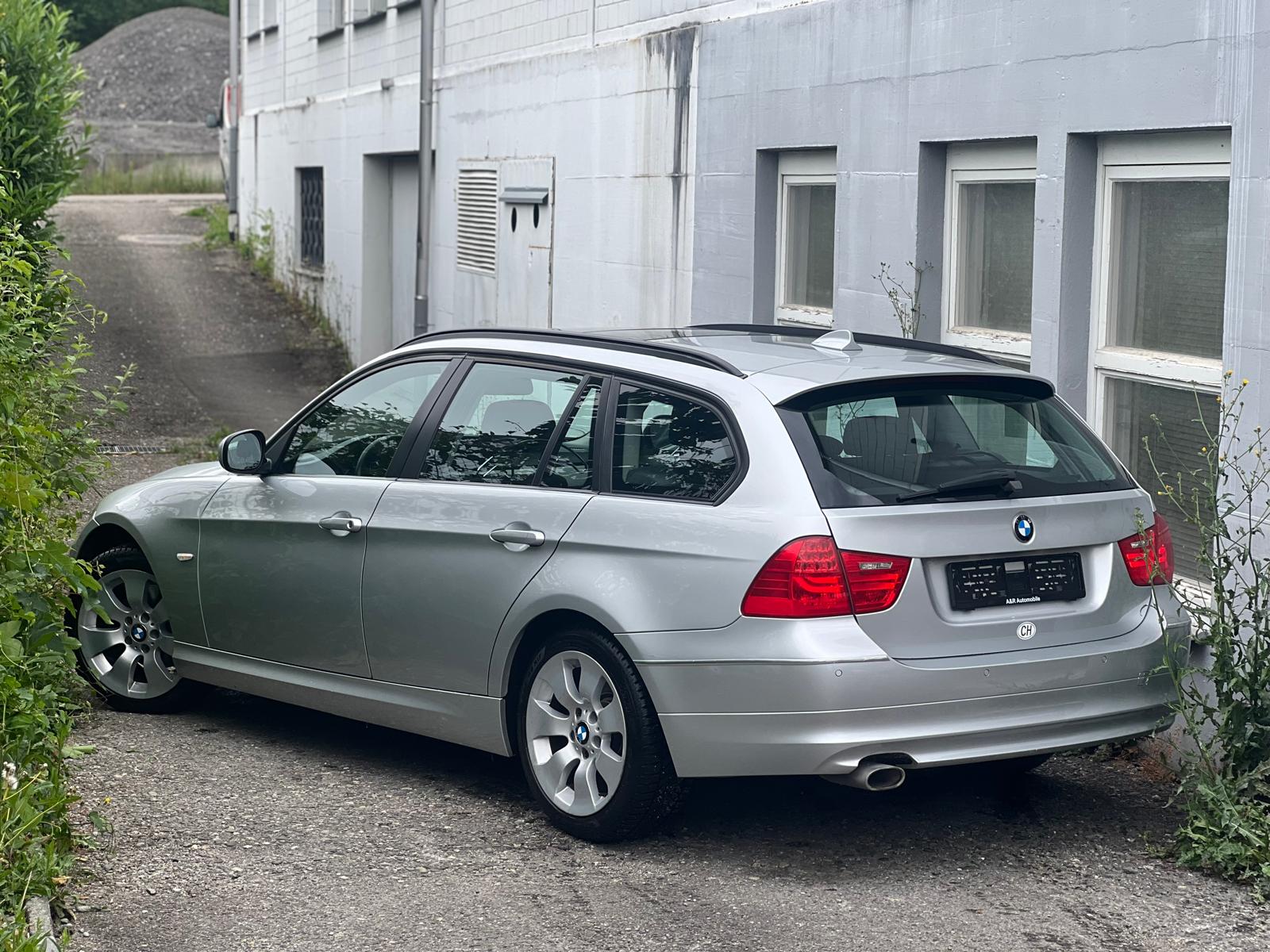 BMW 320d Touring Dynamic Edition-image-2