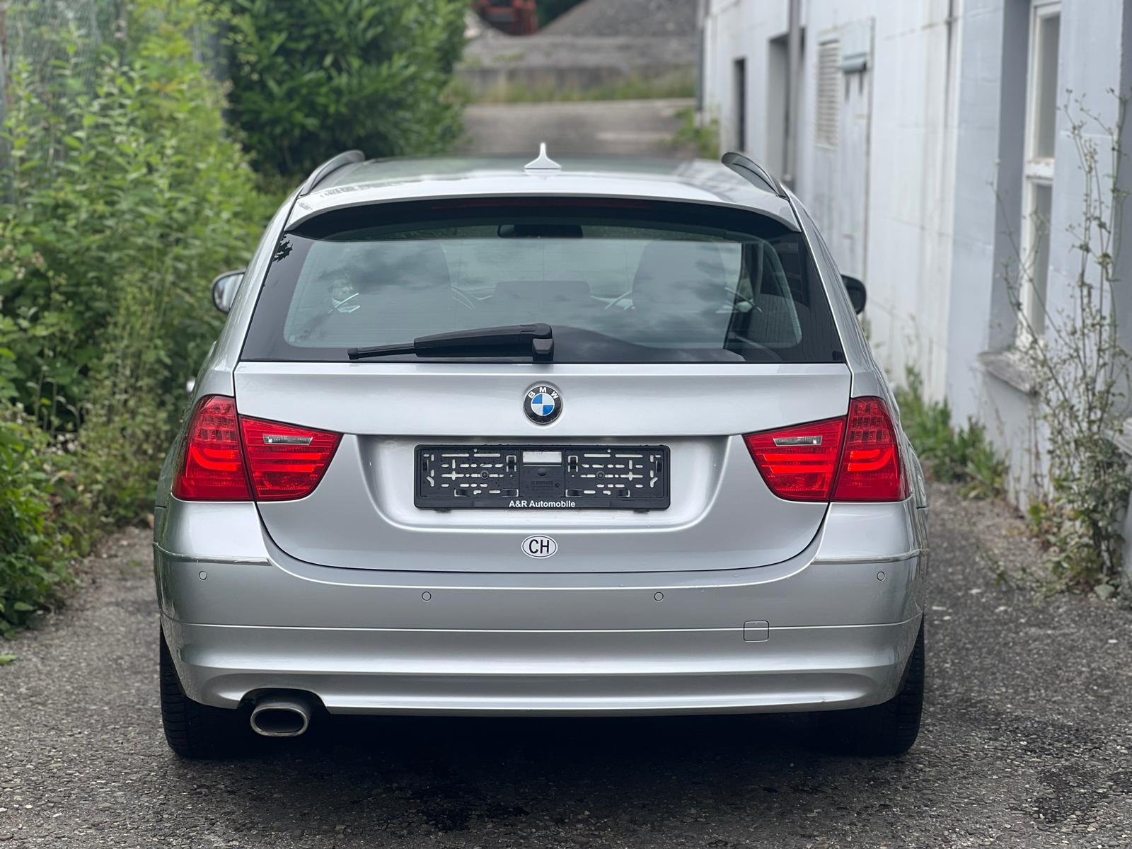 BMW 320d Touring Dynamic Edition-image-3