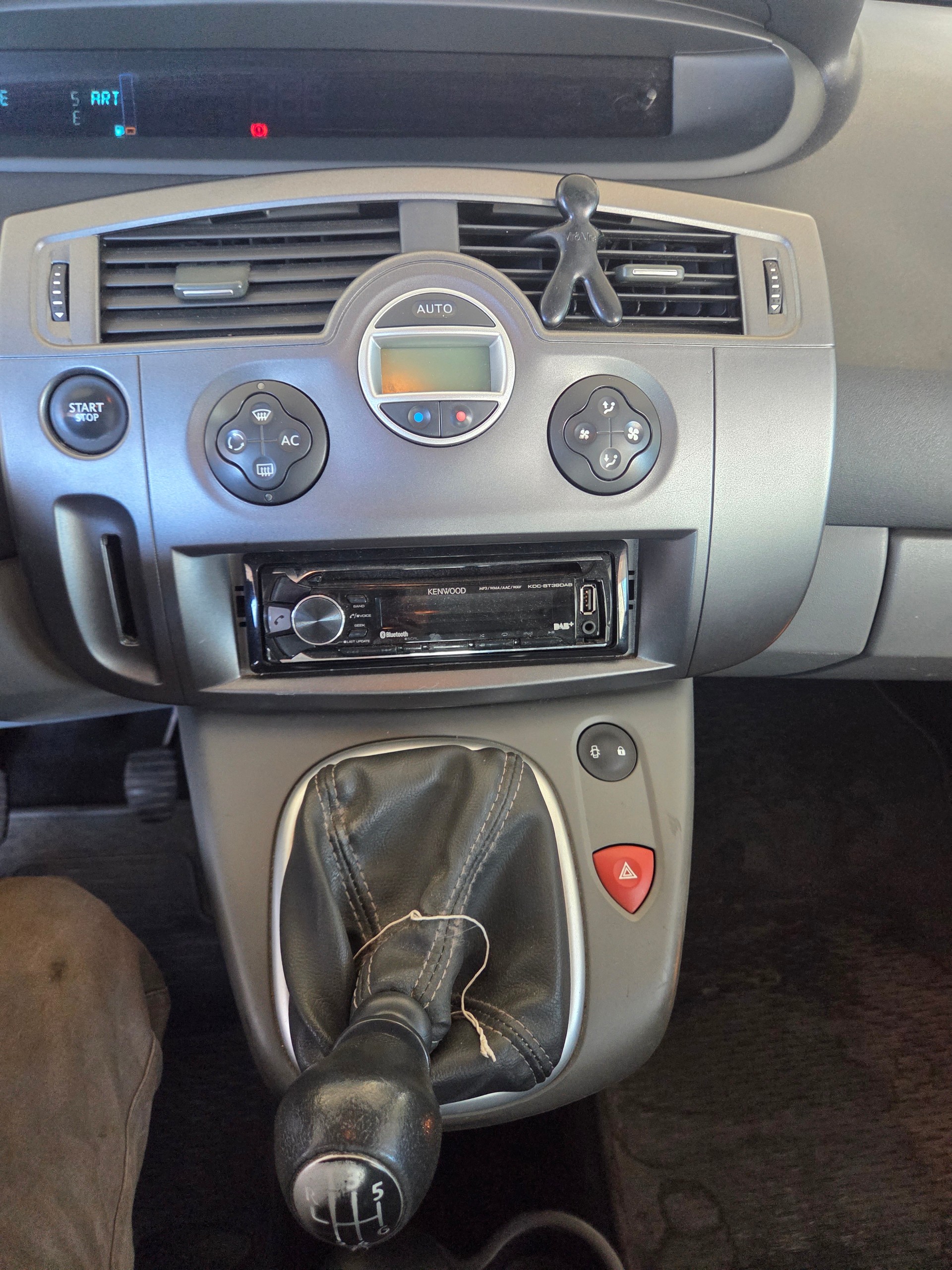 RENAULT Scénic 2.0 dCi Dynamique-image-1