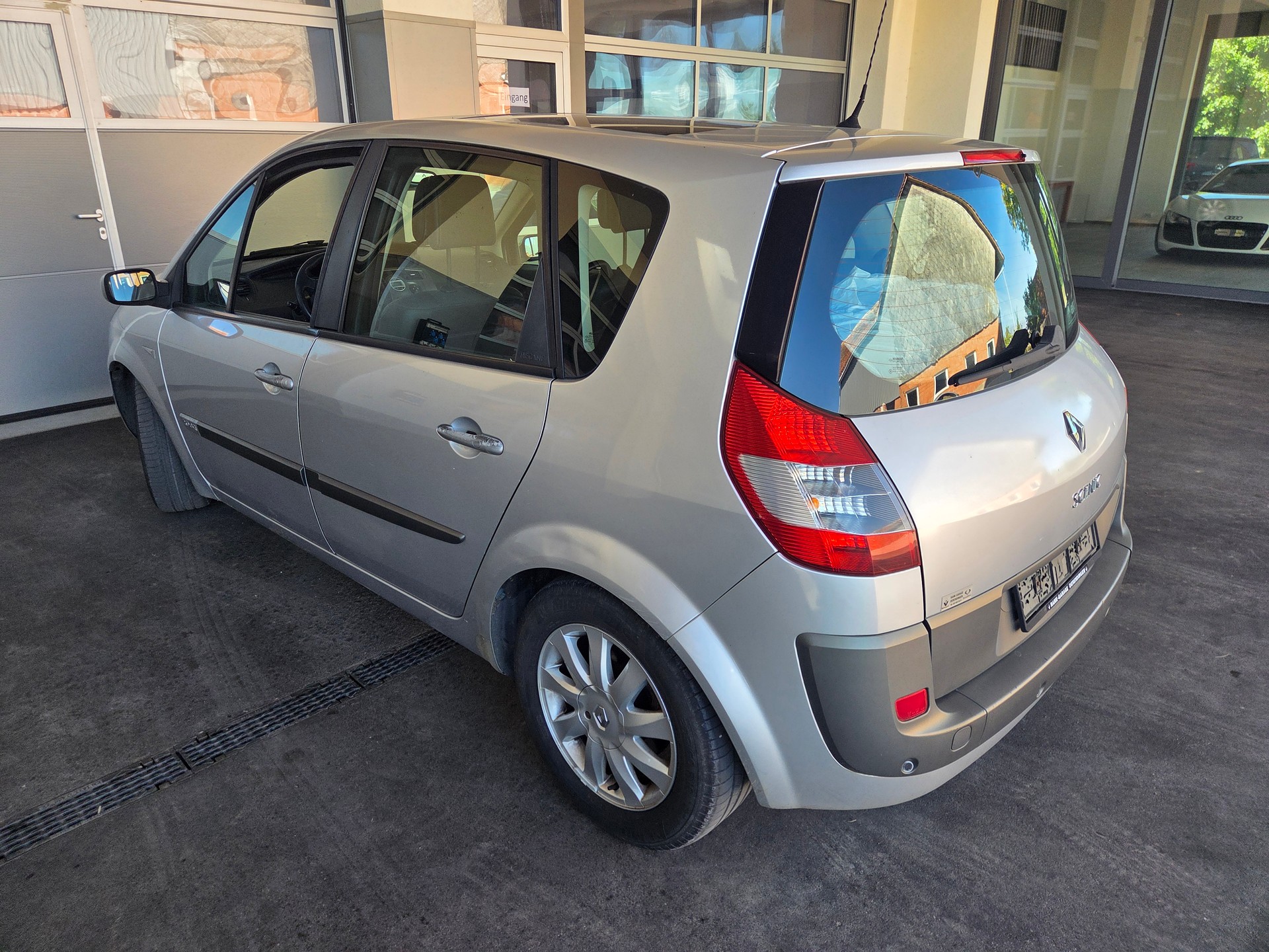 RENAULT Scénic 2.0 dCi Dynamique-image-2