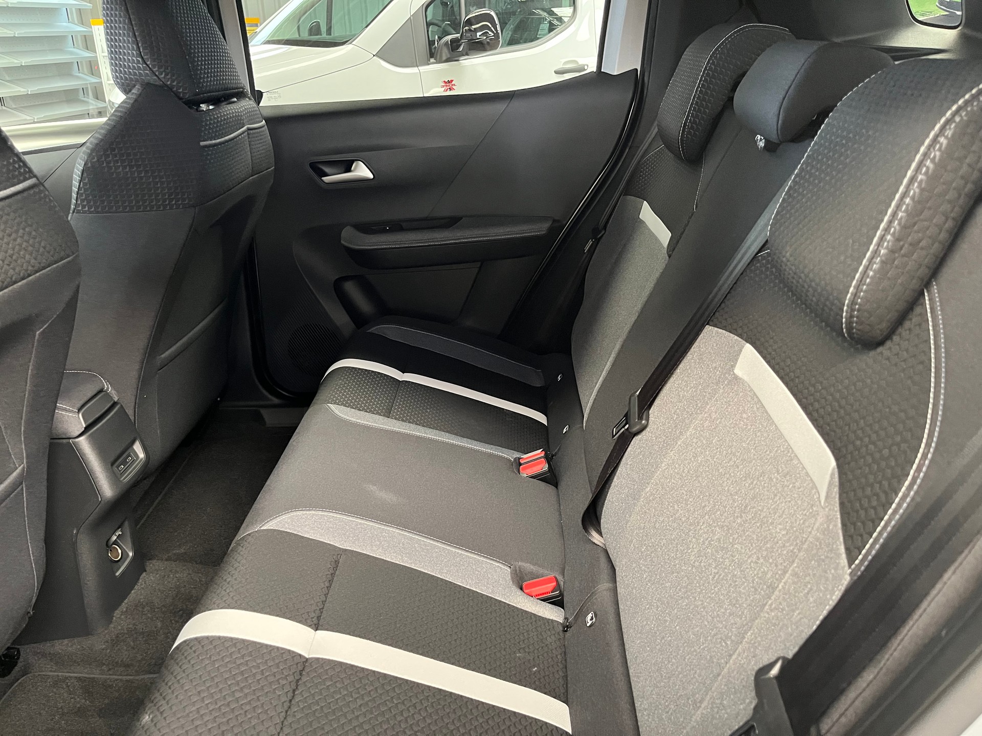 OPEL Frontera-e 54 kWh GS-image-1