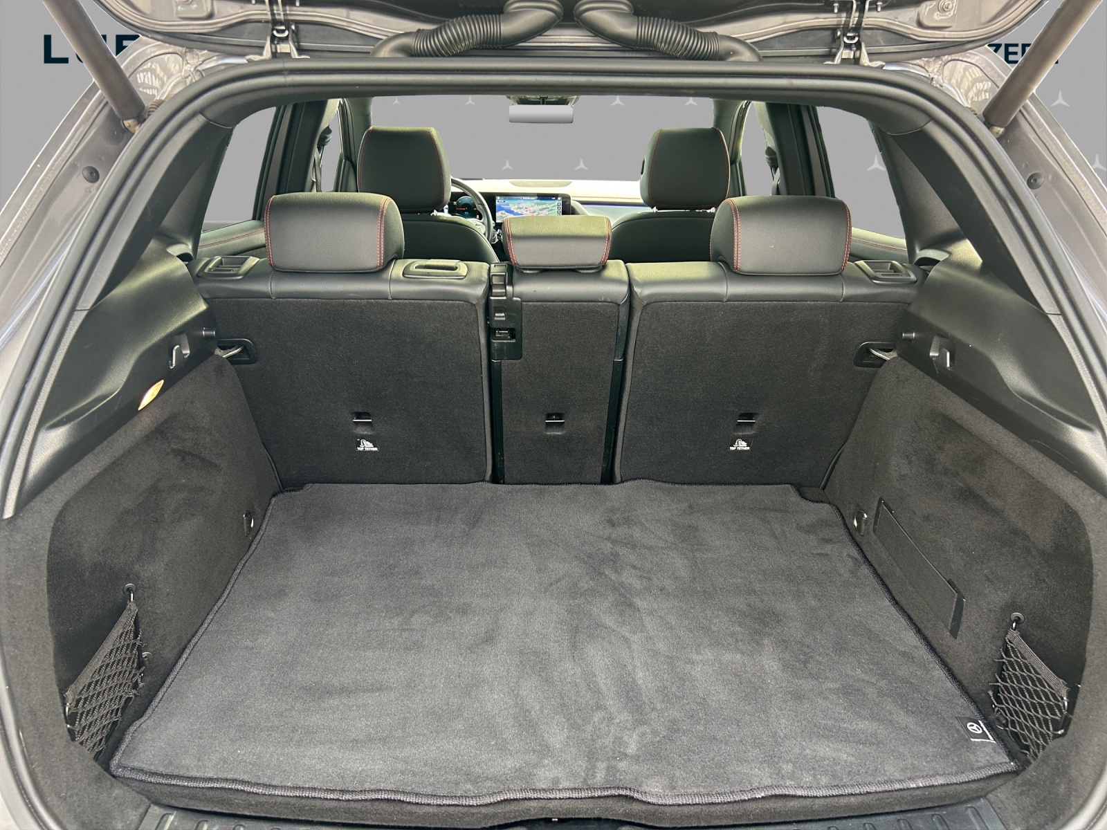 MERCEDES-BENZ EQA 350 AMG Line 4Matic-image-14