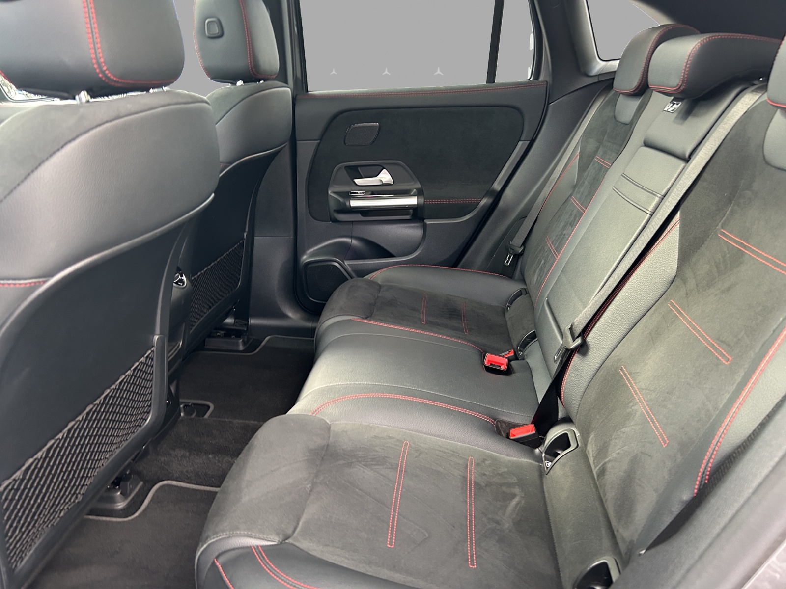 MERCEDES-BENZ EQA 350 AMG Line 4Matic-image-13
