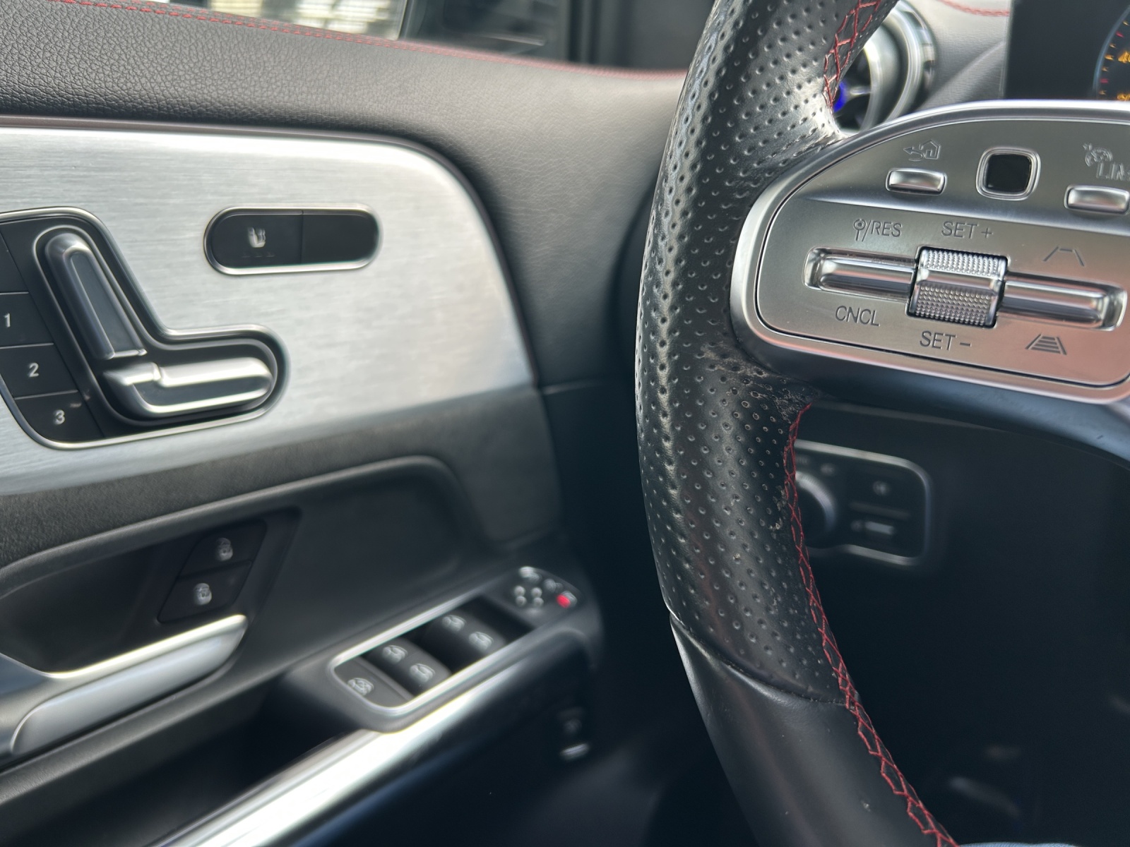 MERCEDES-BENZ EQA 350 AMG Line 4Matic-image-12