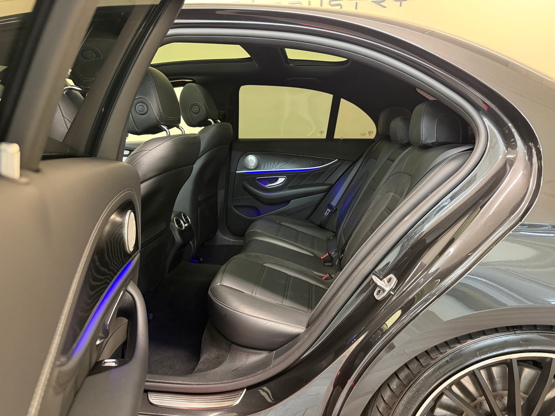 MERCEDES-BENZ AMG E 53 4Matic+ Speedshift 9G-TCT-image-24
