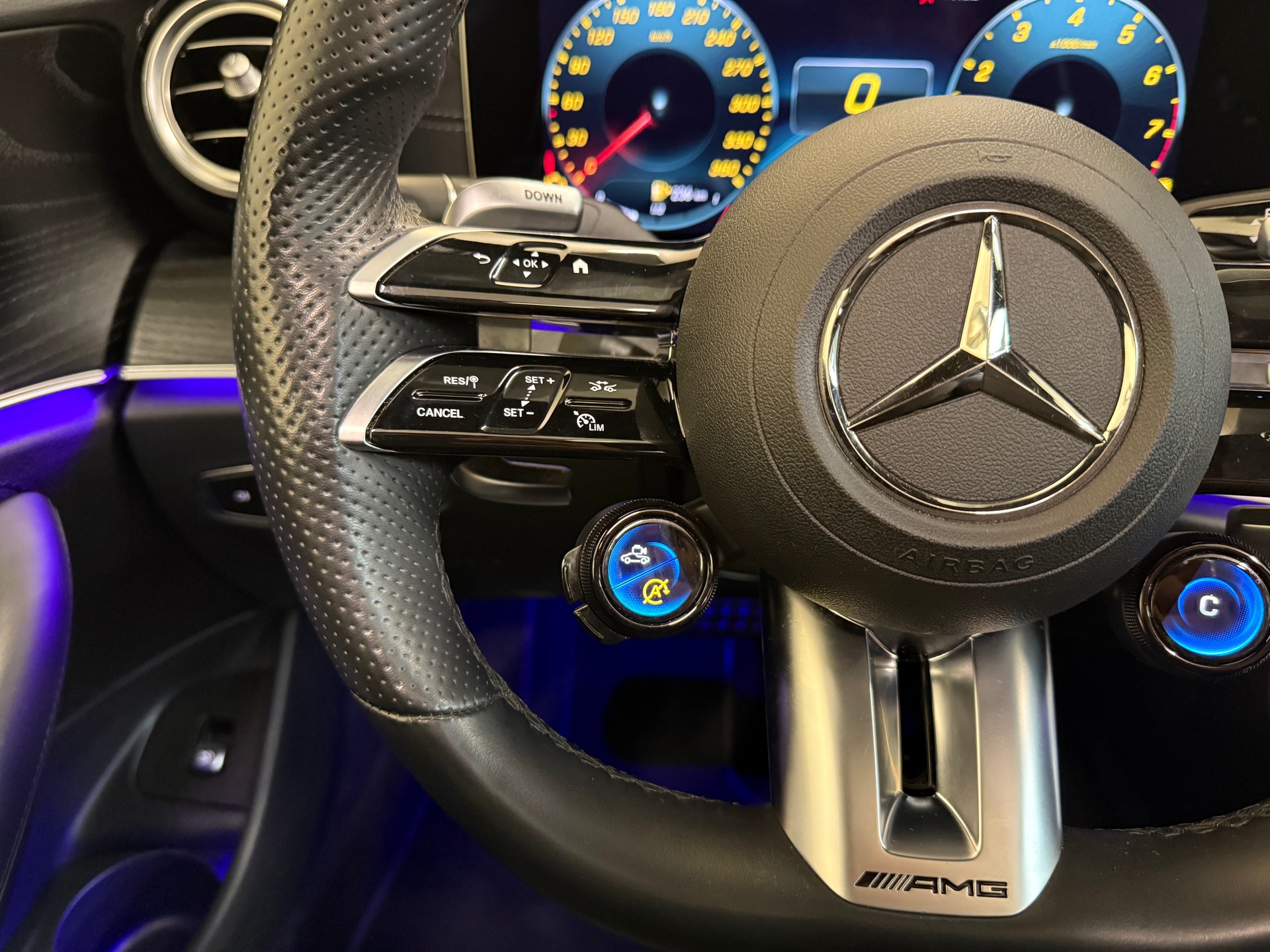 MERCEDES-BENZ AMG E 53 4Matic+ Speedshift 9G-TCT-image-17