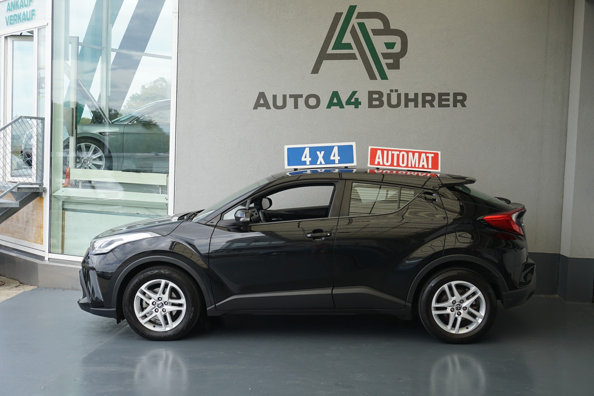 TOYOTA C-HR 1.2 Comfort 4WD-image-0