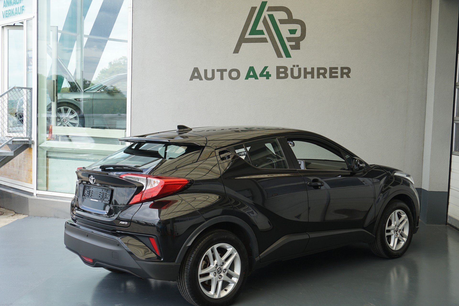 TOYOTA C-HR 1.2 Comfort 4WD-image-8